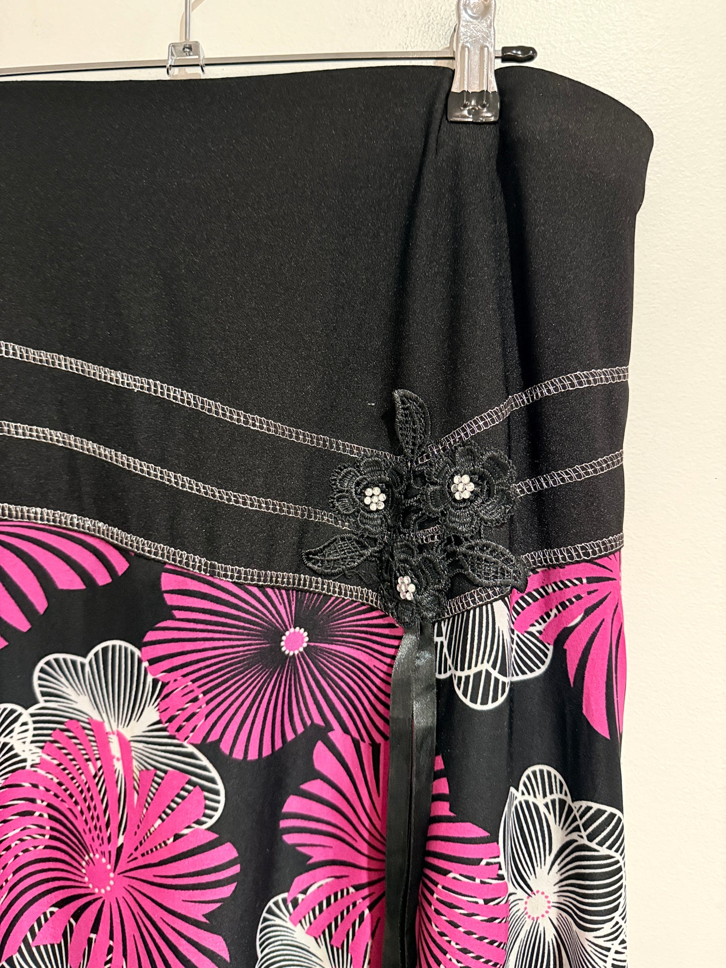 Brand Unknown Floral Knit Maxi Skirt Size Waist 92cm
