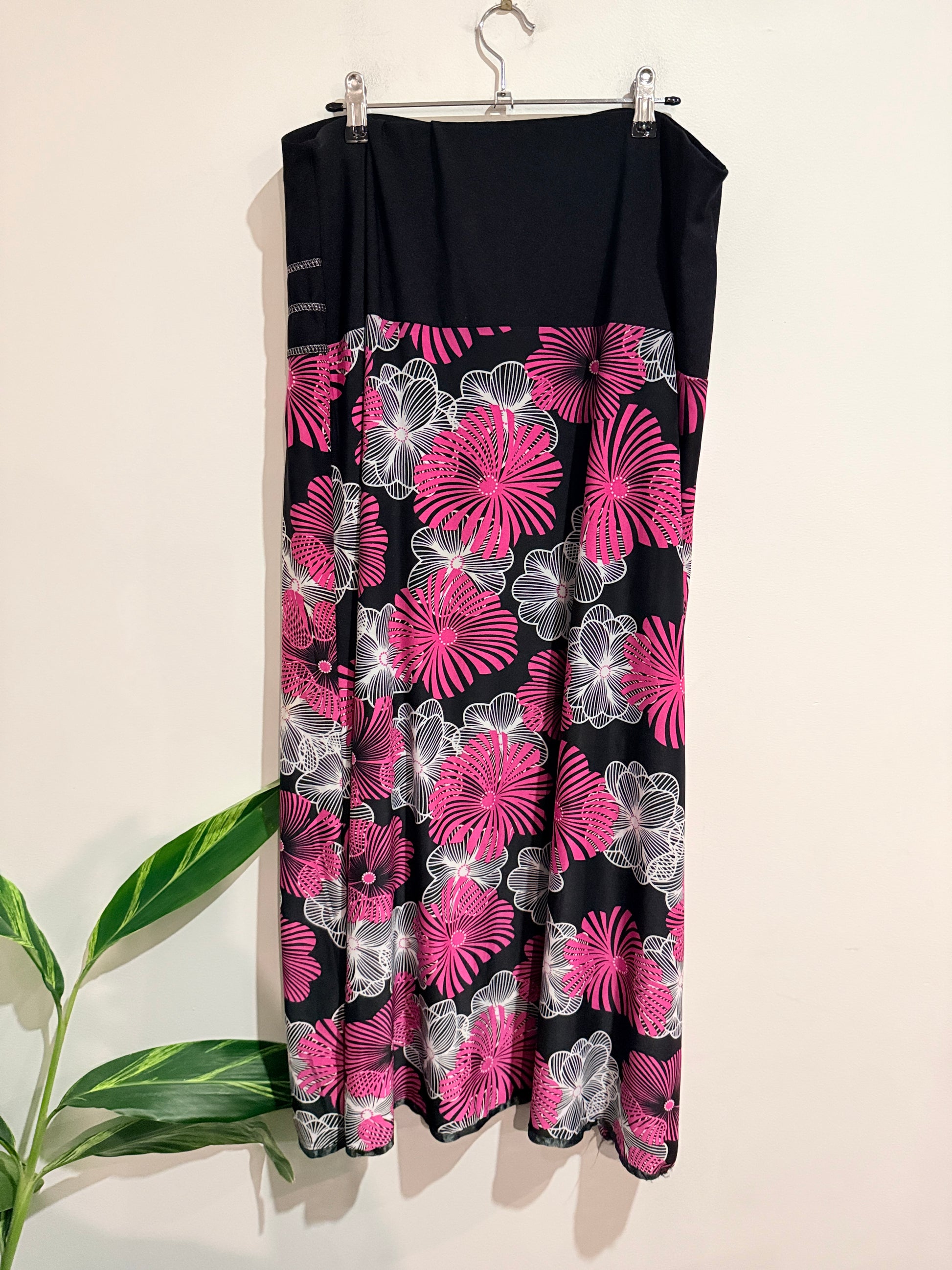 Brand Unknown Floral Knit Maxi Skirt Size Waist 92cm