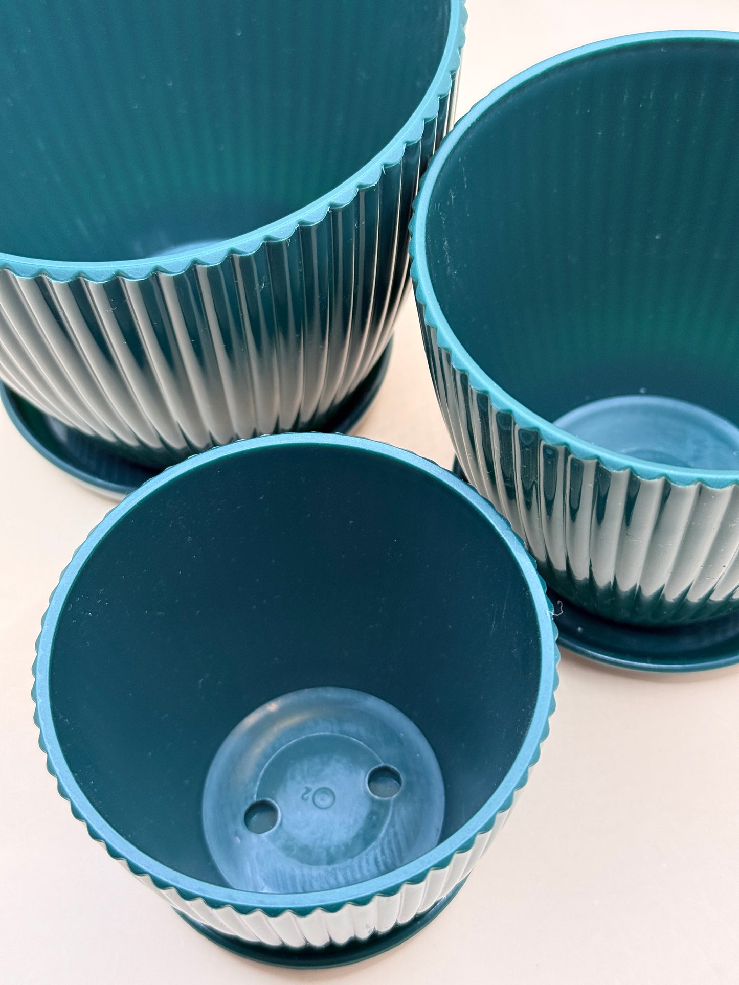 Ribbed Plant Pot Set with Saucers