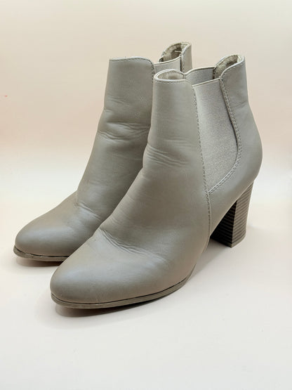 Anko Chelsea Ankle Boots – Size 8
