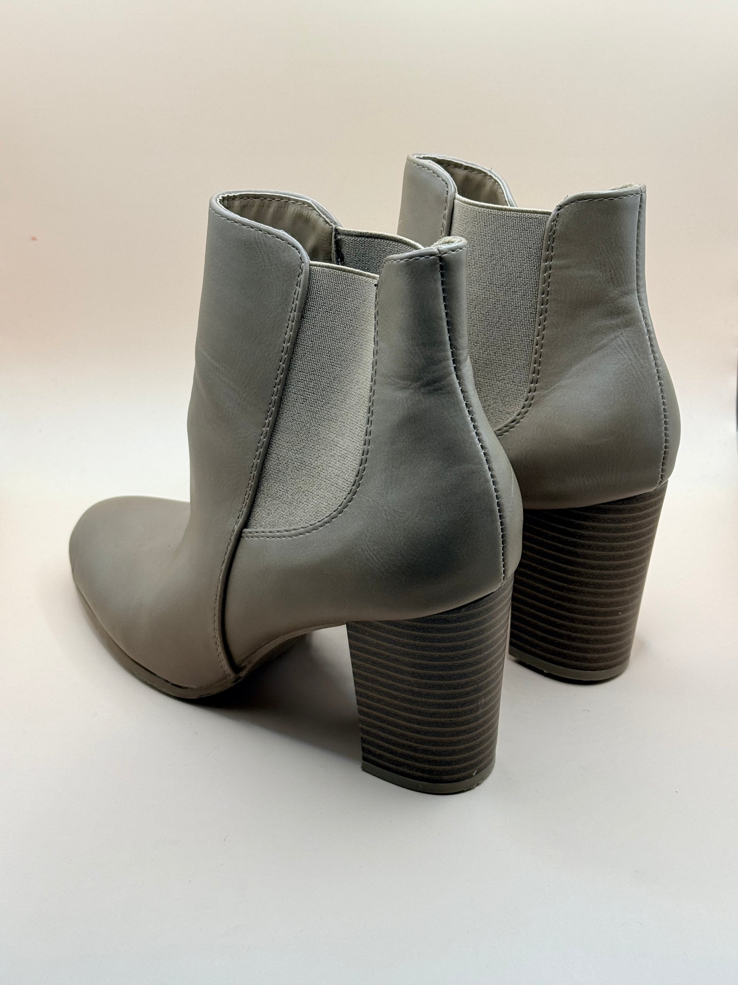 Anko Chelsea Ankle Boots – Size 8