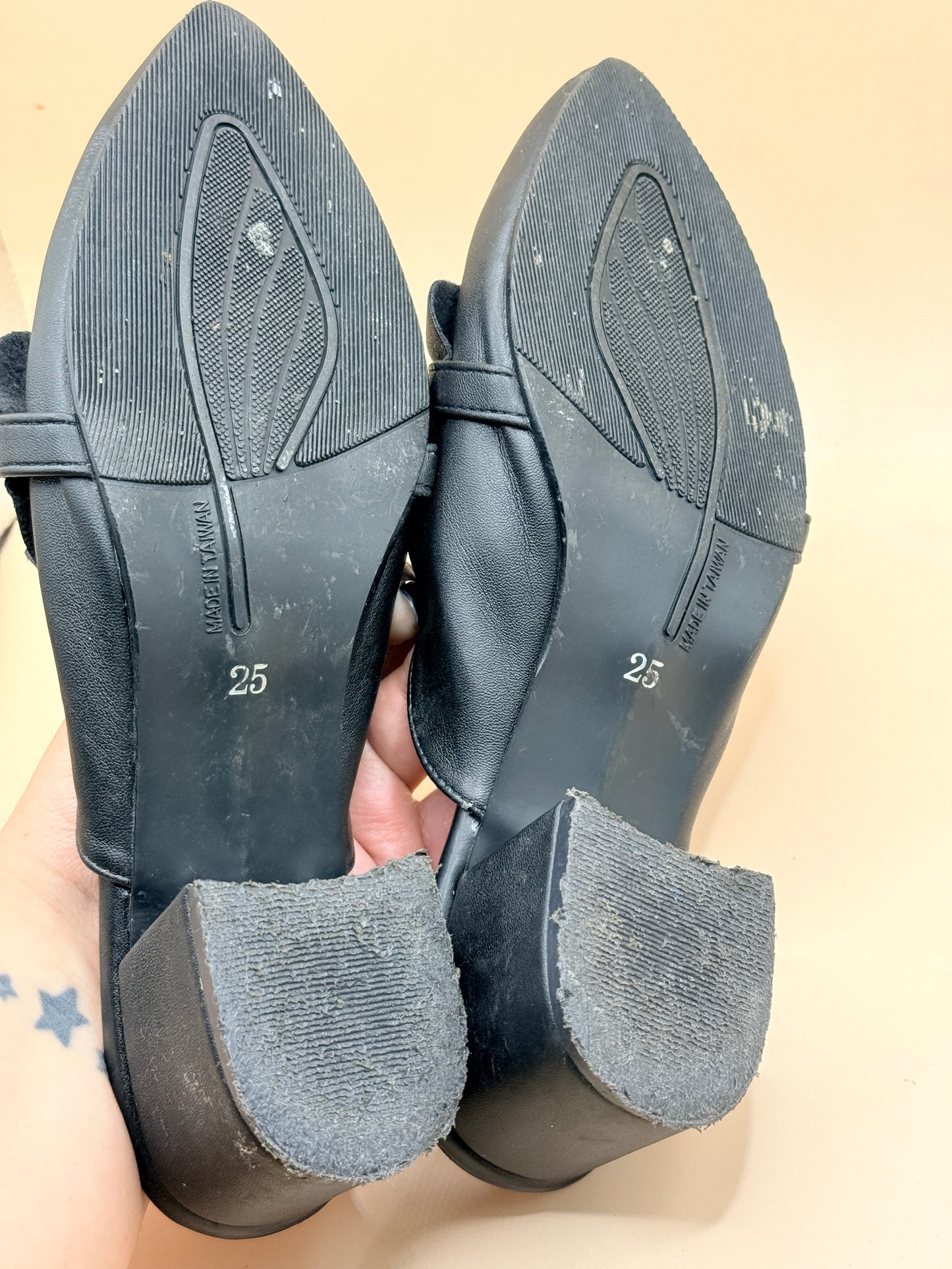 Mijily Black Ruffle Mule Heels – Size 25