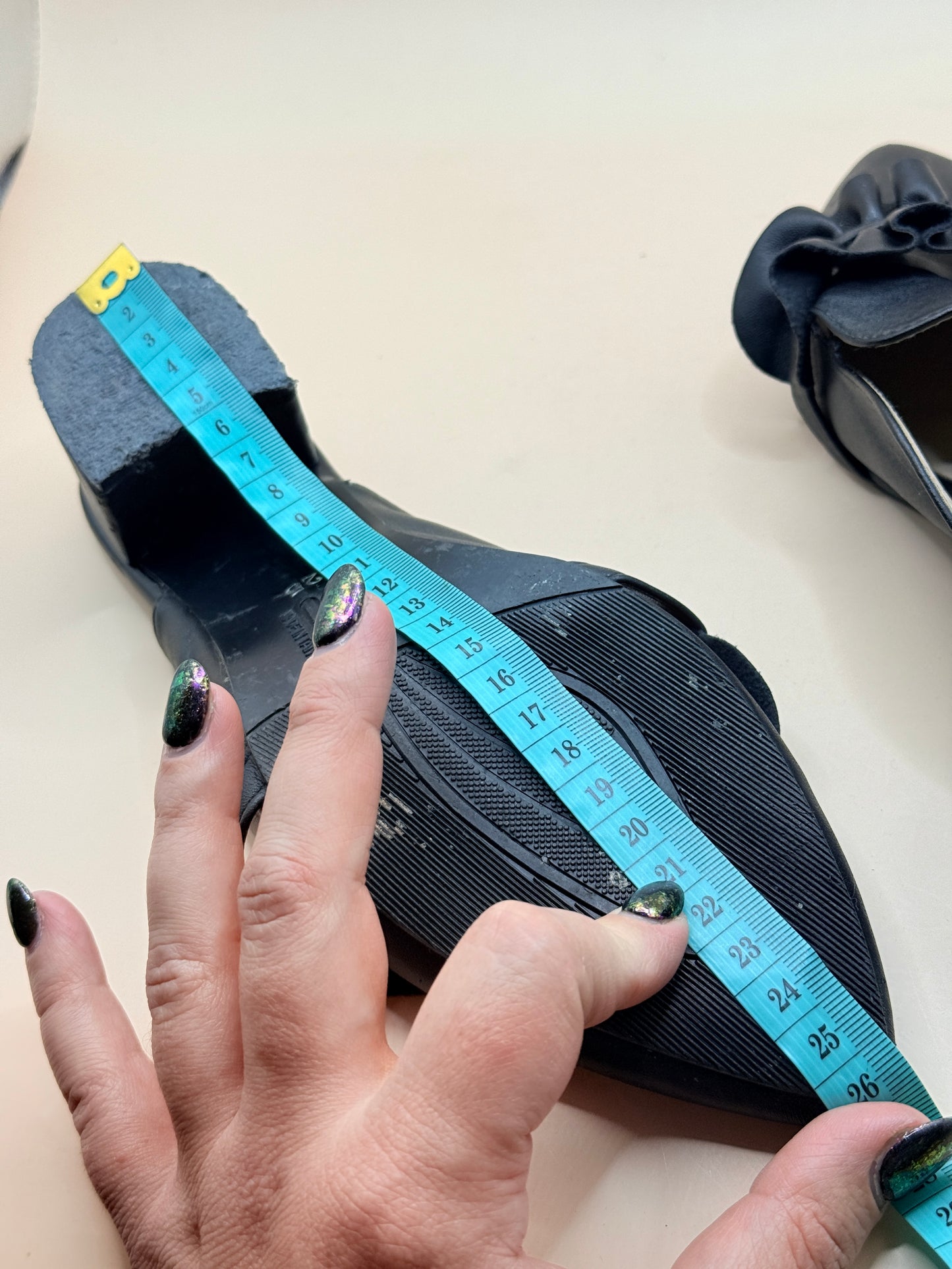 Mijily Black Ruffle Mule Heels – Size 25