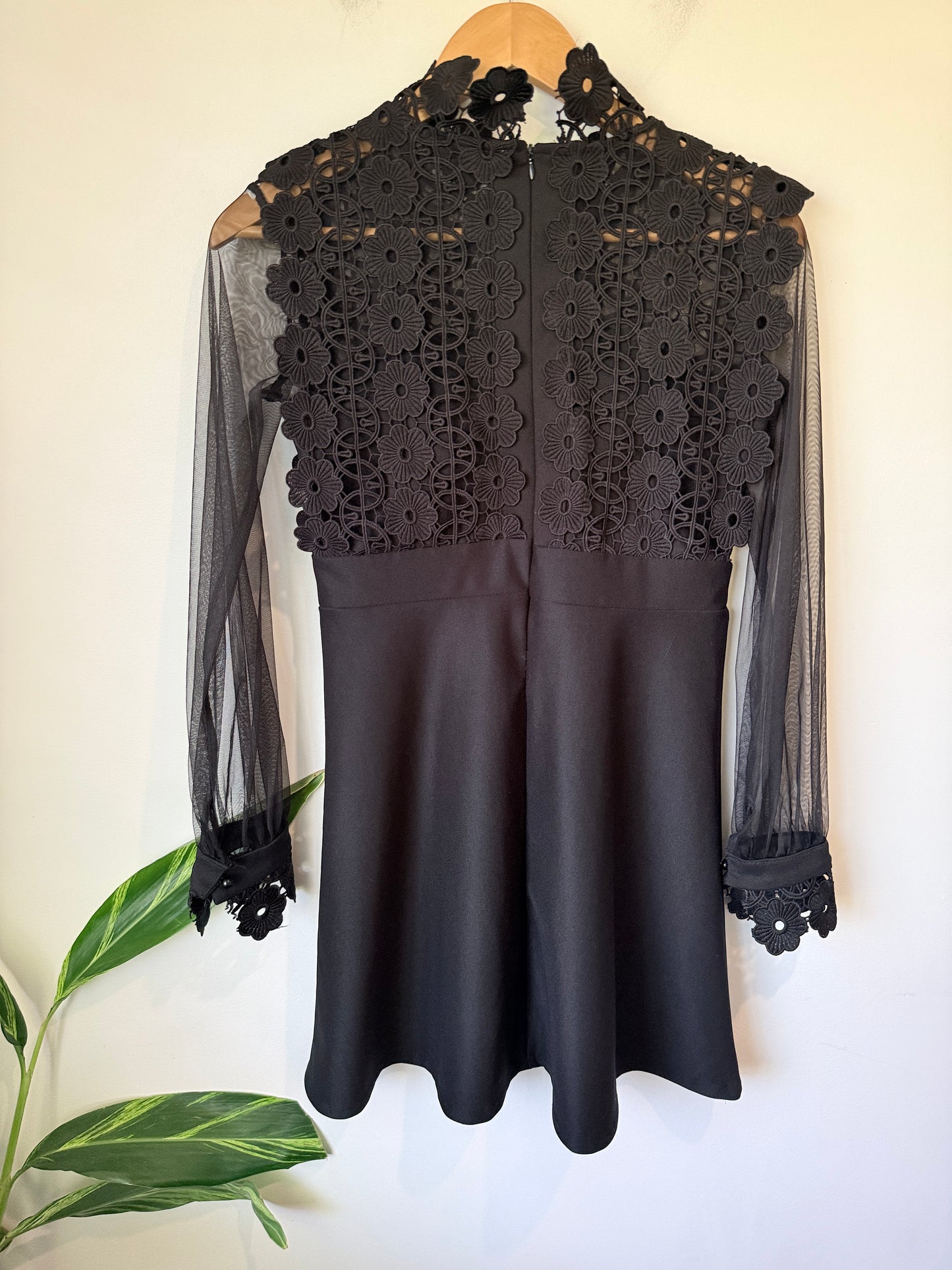 Du Juan Yuan Chuan Long-sleeved Mini Dress Size U/Arm to U/Arm 41cm