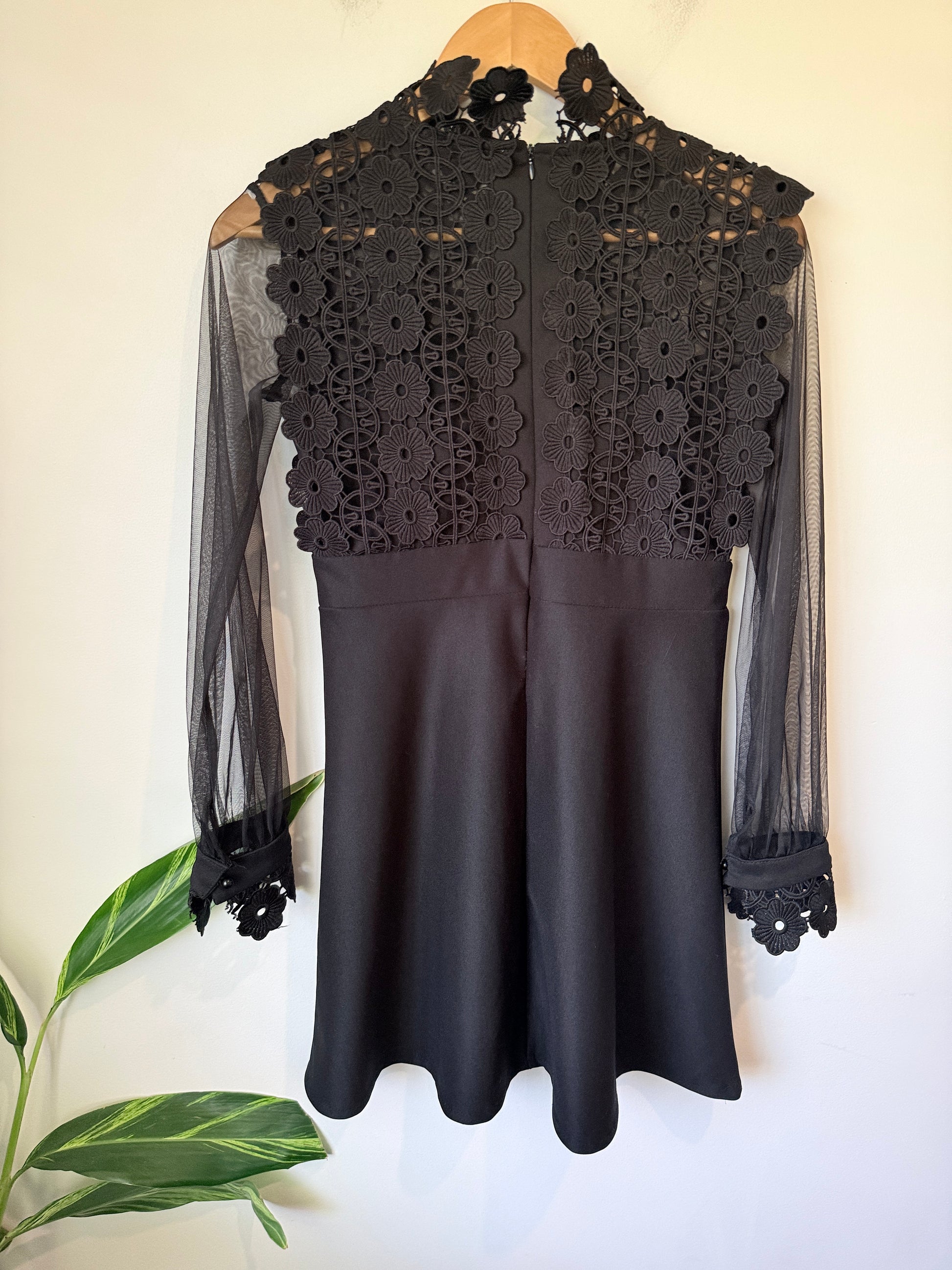 Du Juan Yuan Chuan Long-sleeved Mini Dress Size U/Arm to U/Arm 41cm