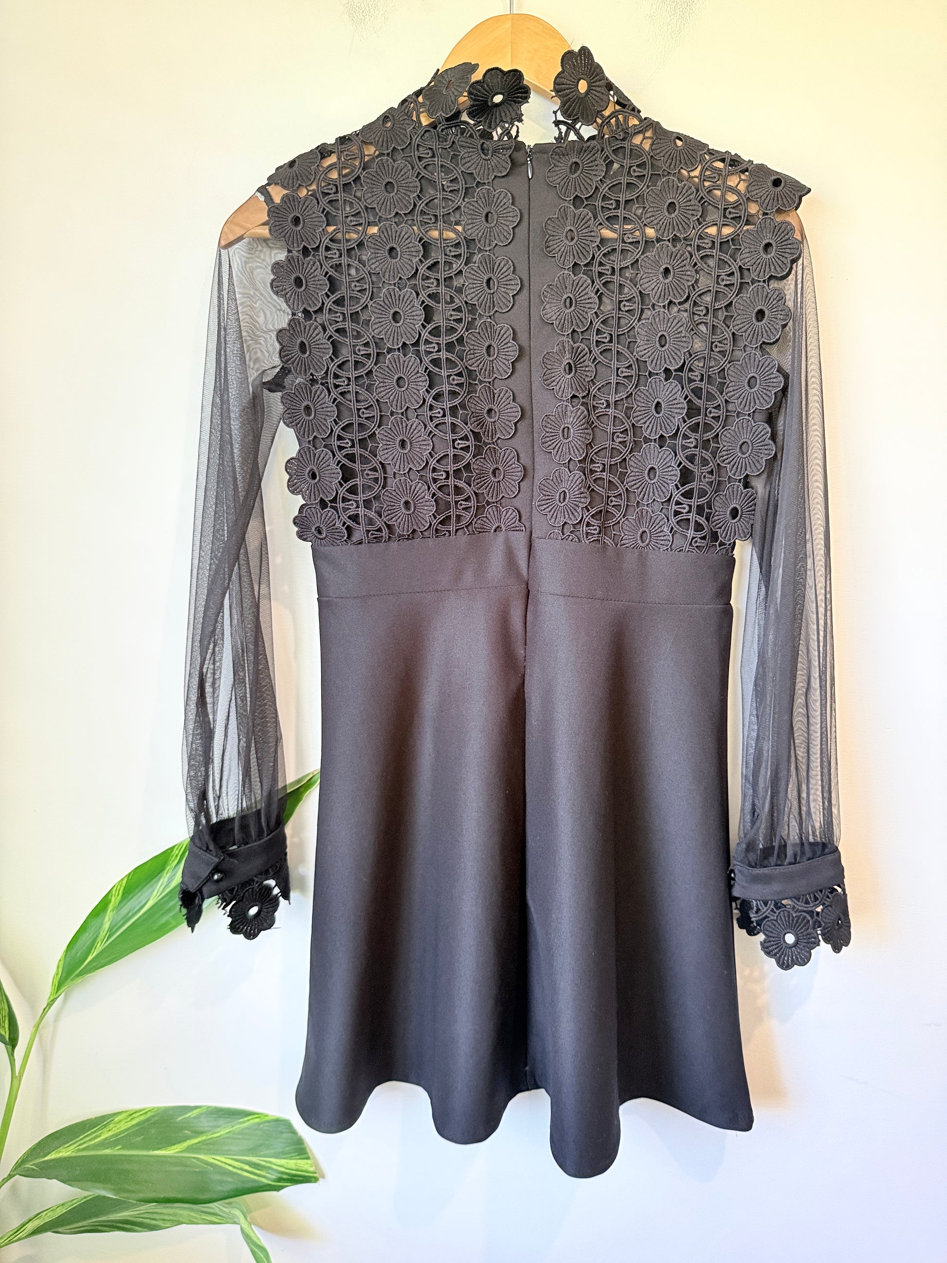 Du Juan Yuan Chuan Long-sleeved Mini Dress Size U/Arm to U/Arm 41cm