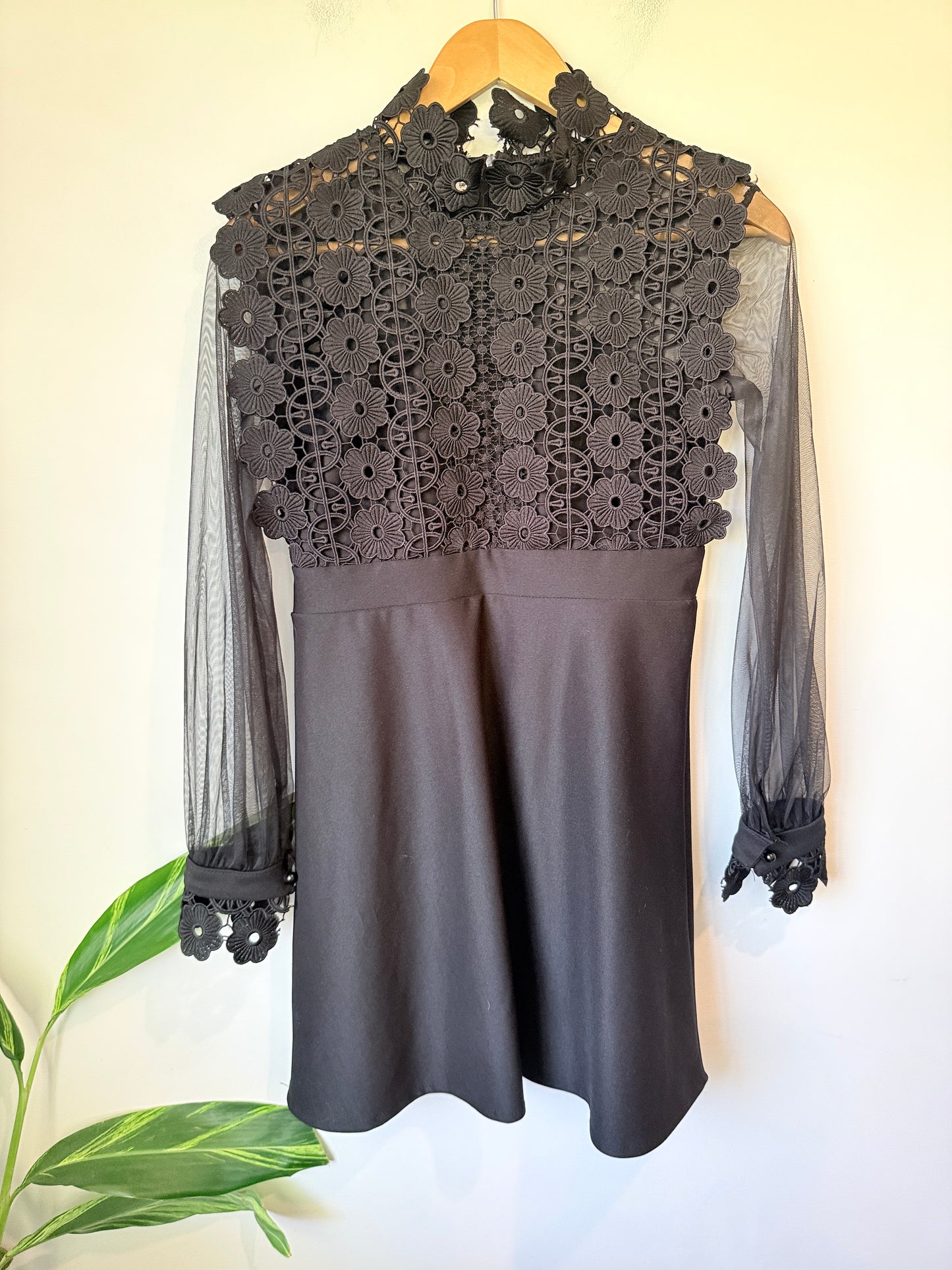 Du Juan Yuan Chuan Long-sleeved Mini Dress Size U/Arm to U/Arm 41cm