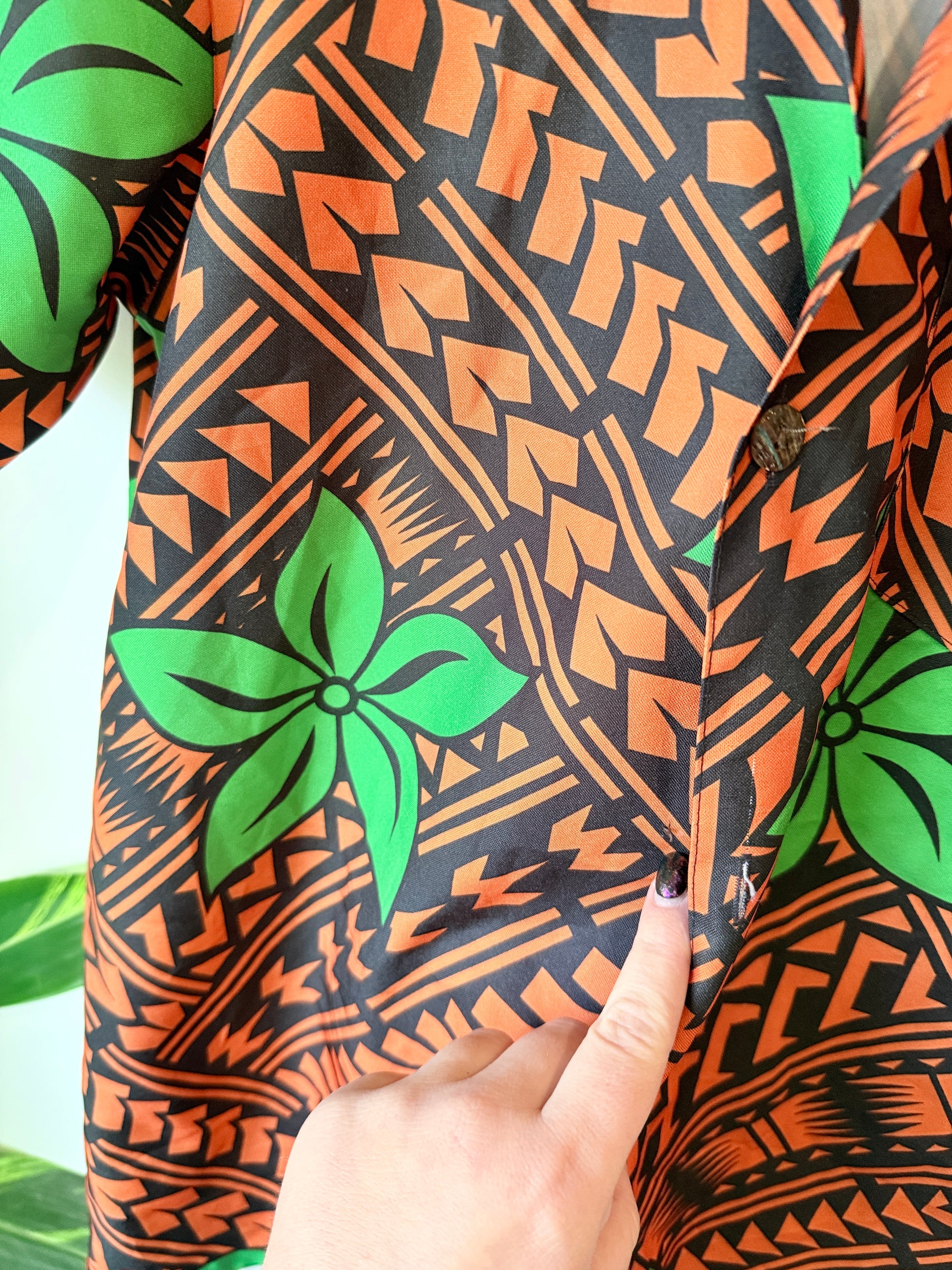 South Pacific Y & Q Tribal Hawaiian Shirt Size M