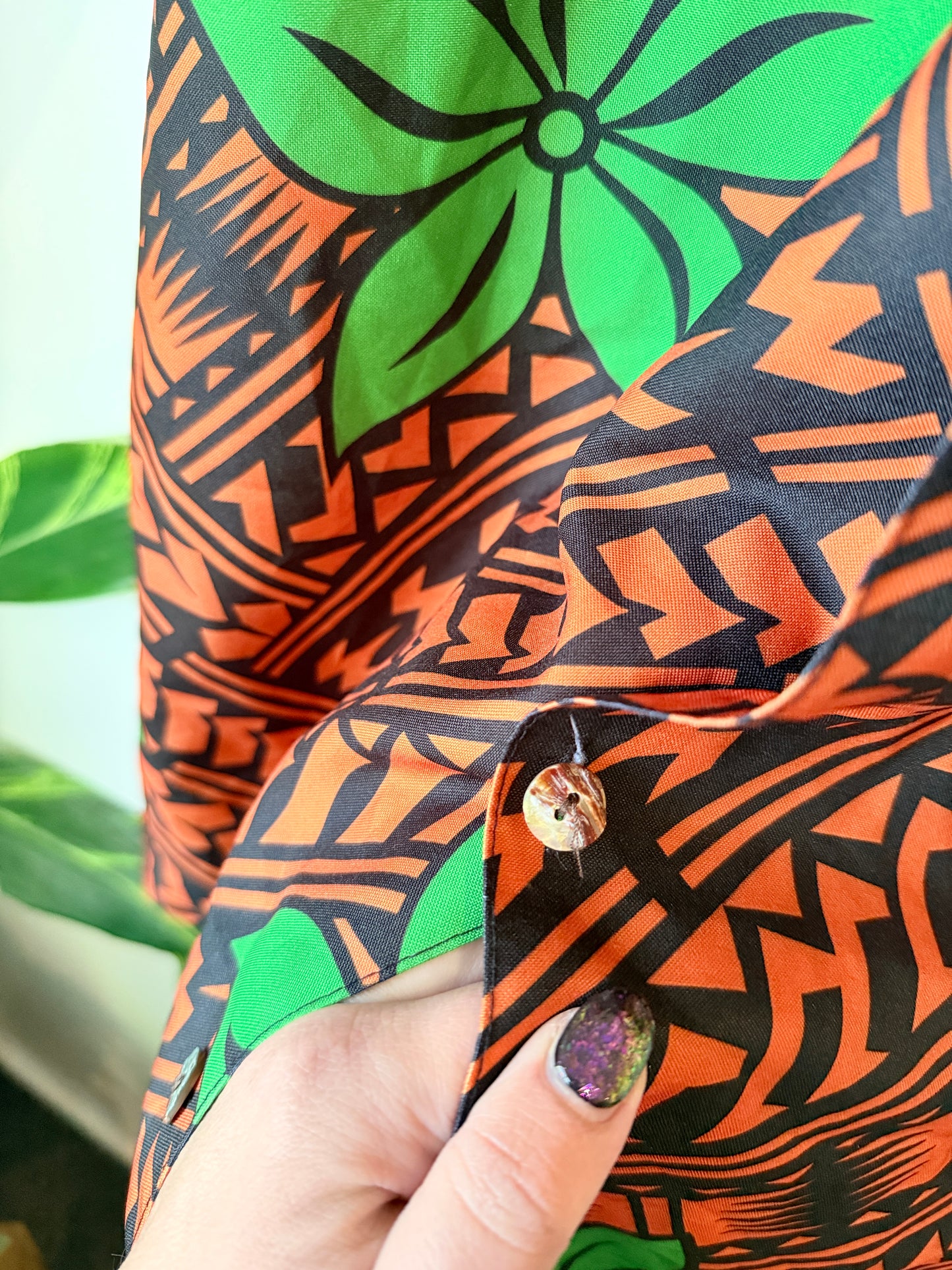 South Pacific Y & Q Tribal Hawaiian Shirt Size M
