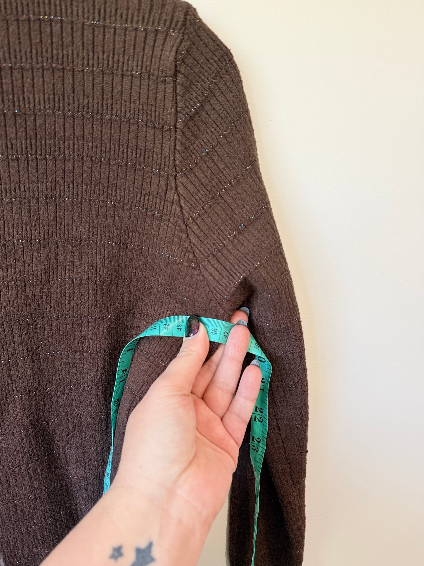 Brand Unknown Pointelle Pullover Sweater Size U/Arm to U/Arm 47cm