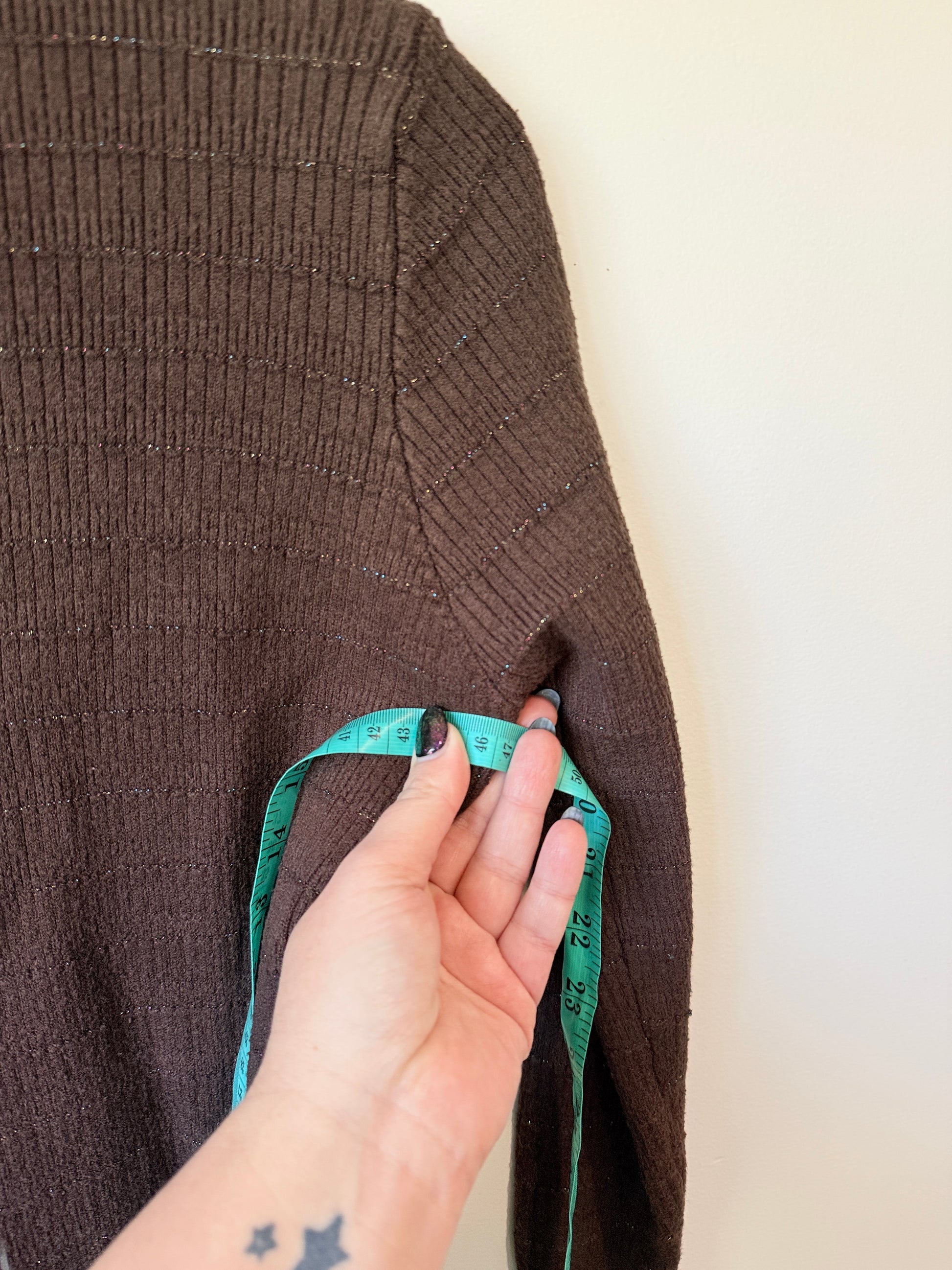 Brand Unknown Pointelle Pullover Sweater Size U/Arm to U/Arm 47cm