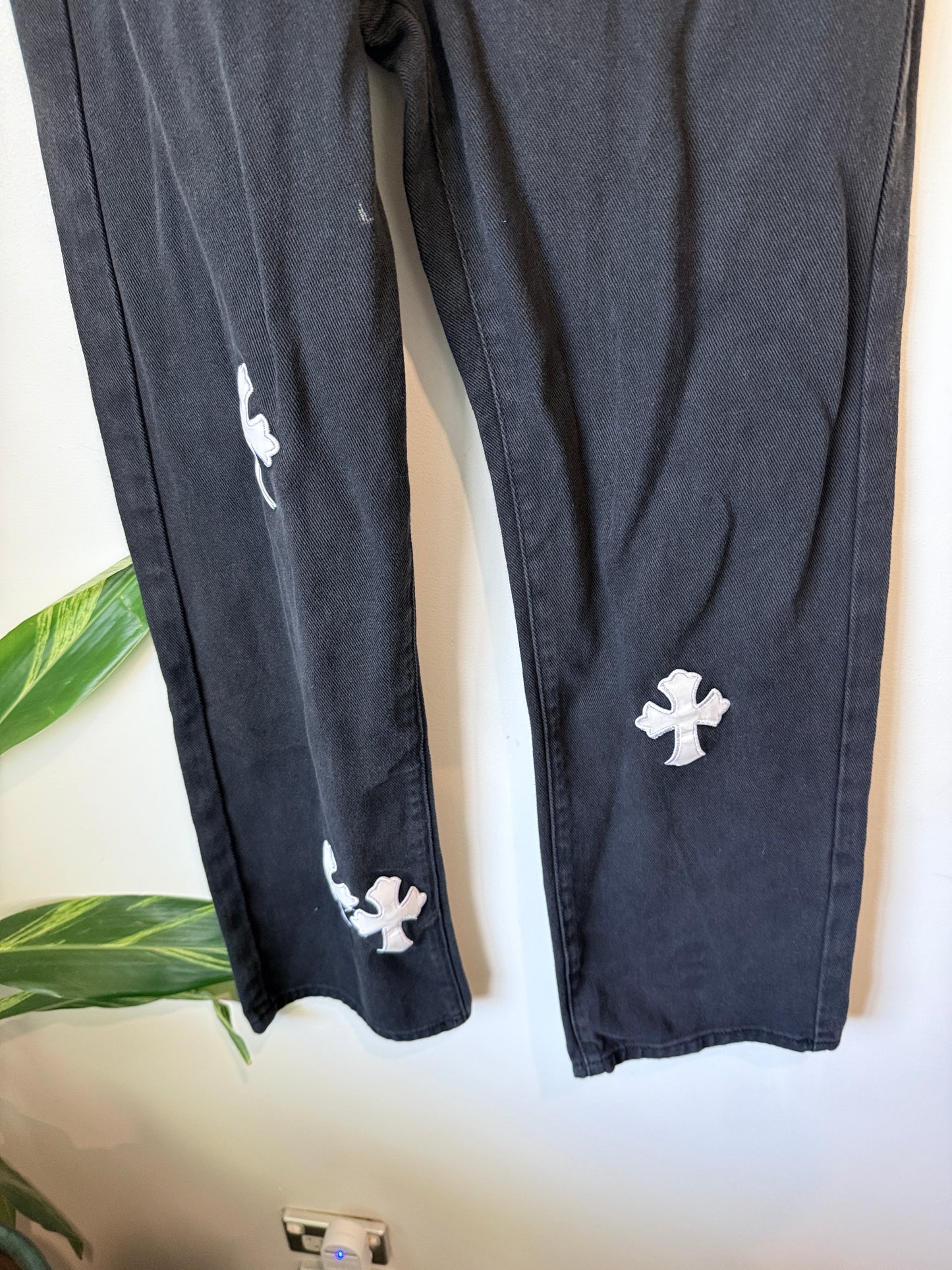 Brand Unknown Cross Patch Jeans Size S | Waist: 62cm