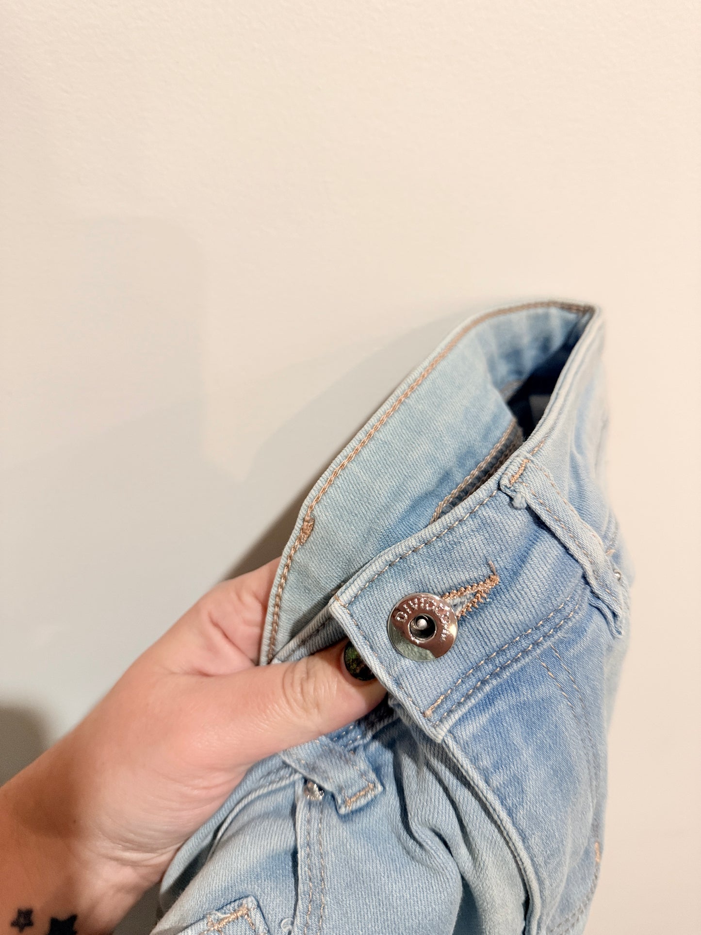 Brand Unknown High-rise Light-wash Skinny Jeans Size 38 | Waist: 70cm