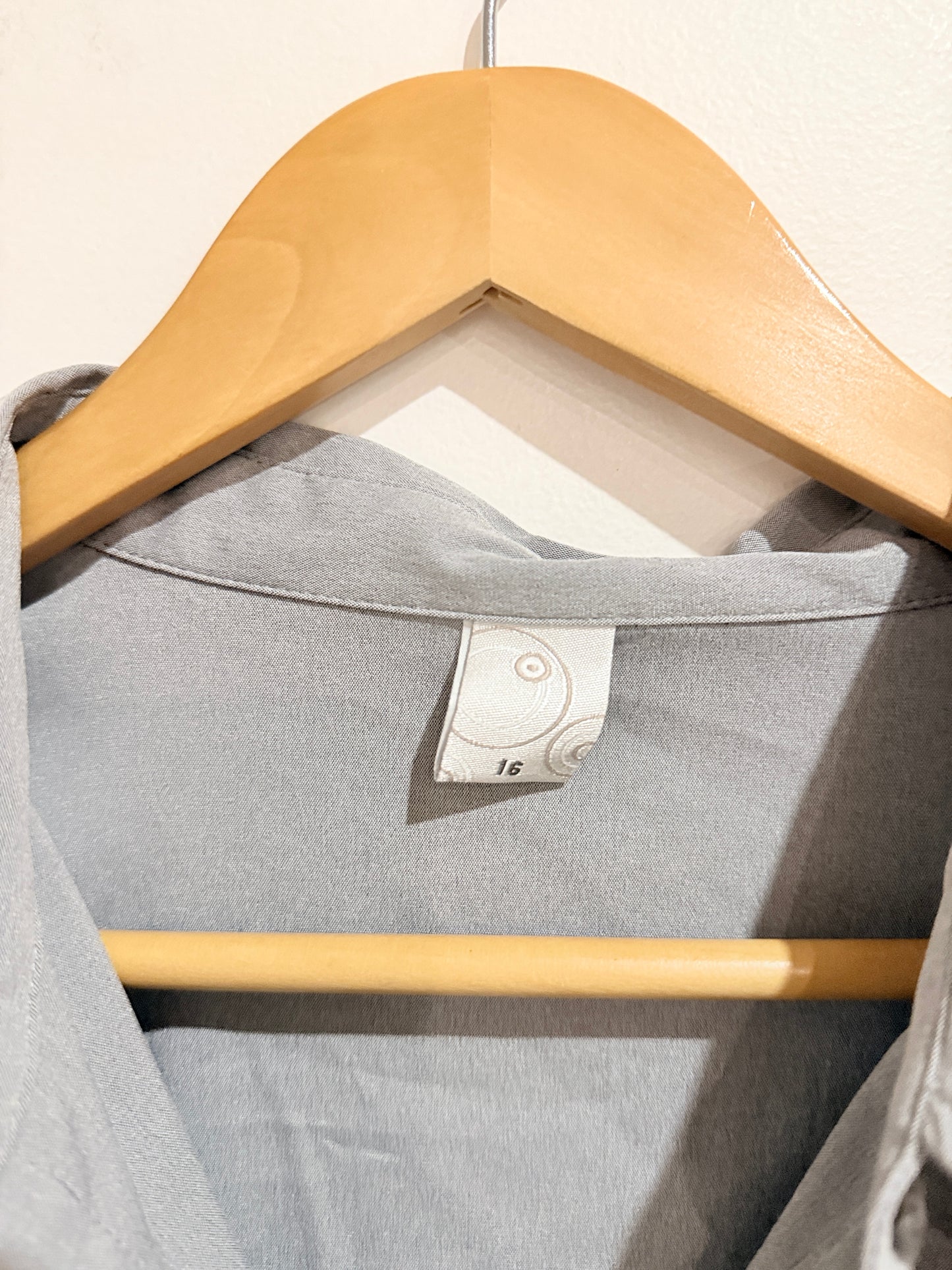Brand Unknown Long-sleeve Blouse Size 16