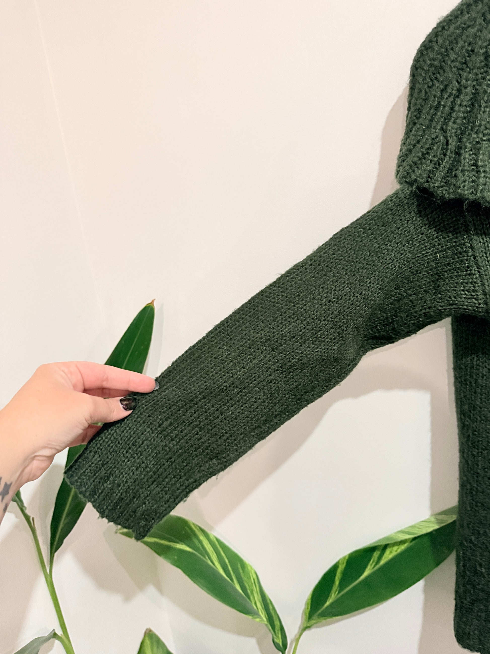 Brand Unknown Ribbed-knit Sweater Size U/Arm to U/Arm 48cm