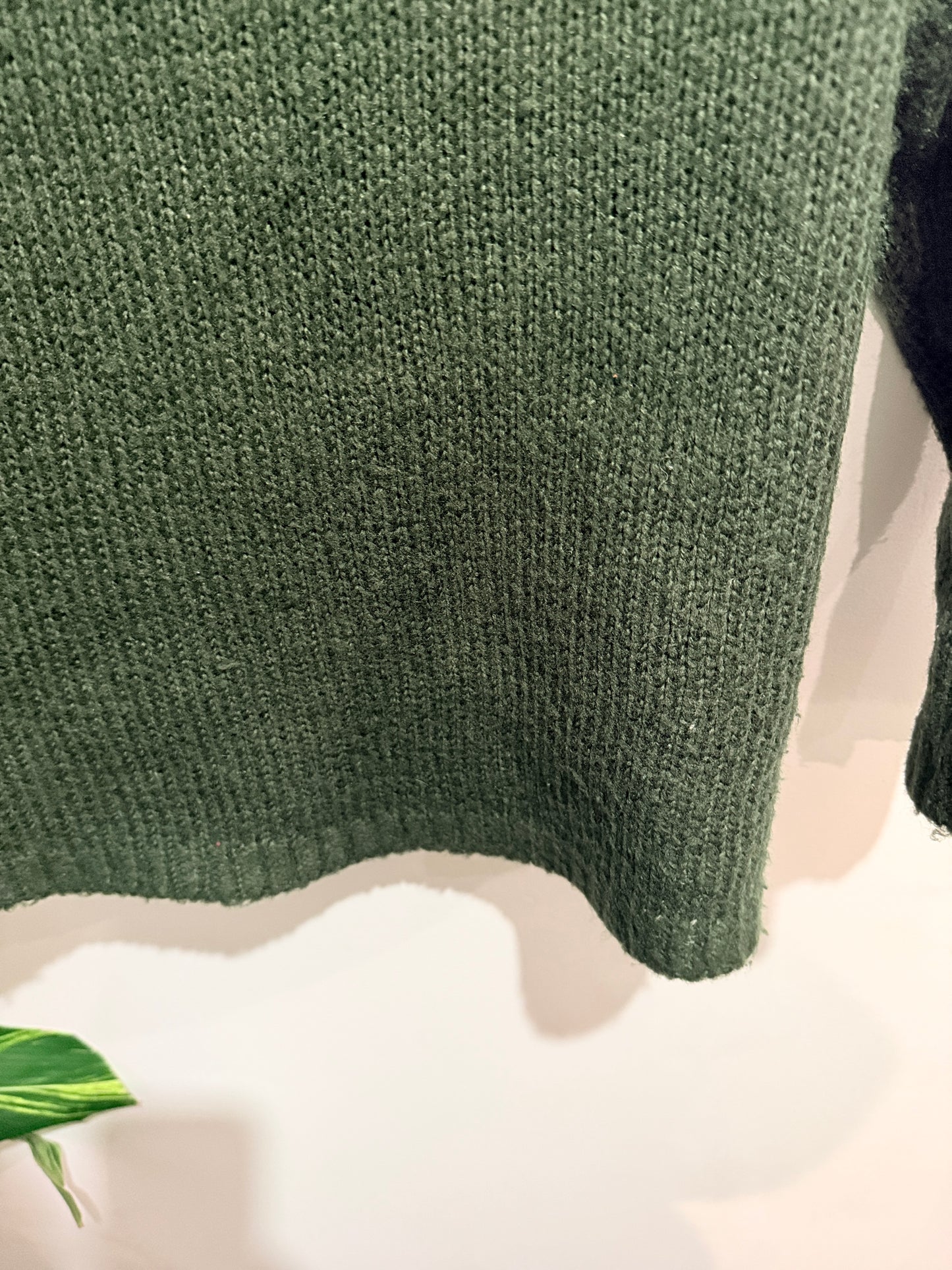 Brand Unknown Ribbed-knit Sweater Size U/Arm to U/Arm 48cm