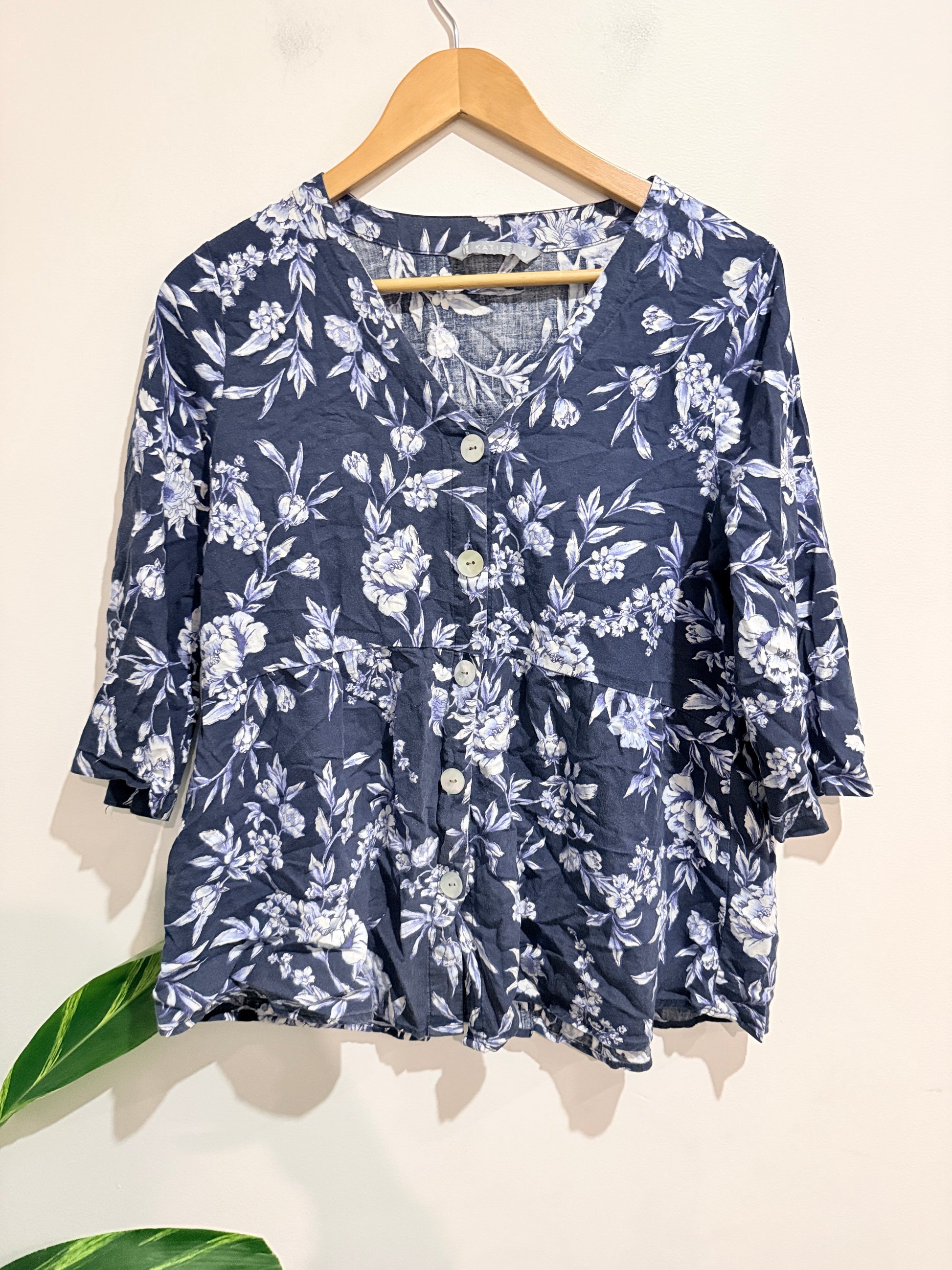 Katies Floral Print V-neck Shirt Size 14