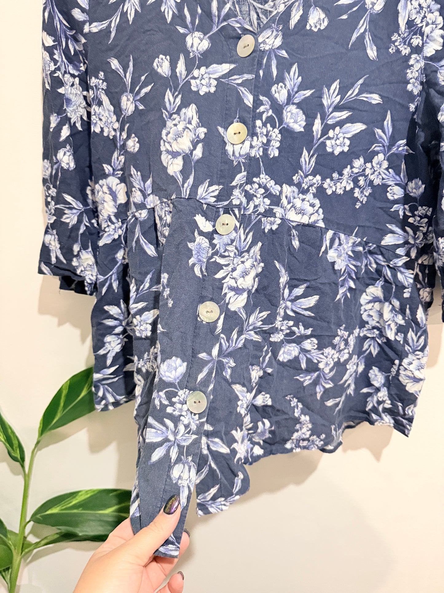 Katies Floral Print V-neck Shirt Size 14