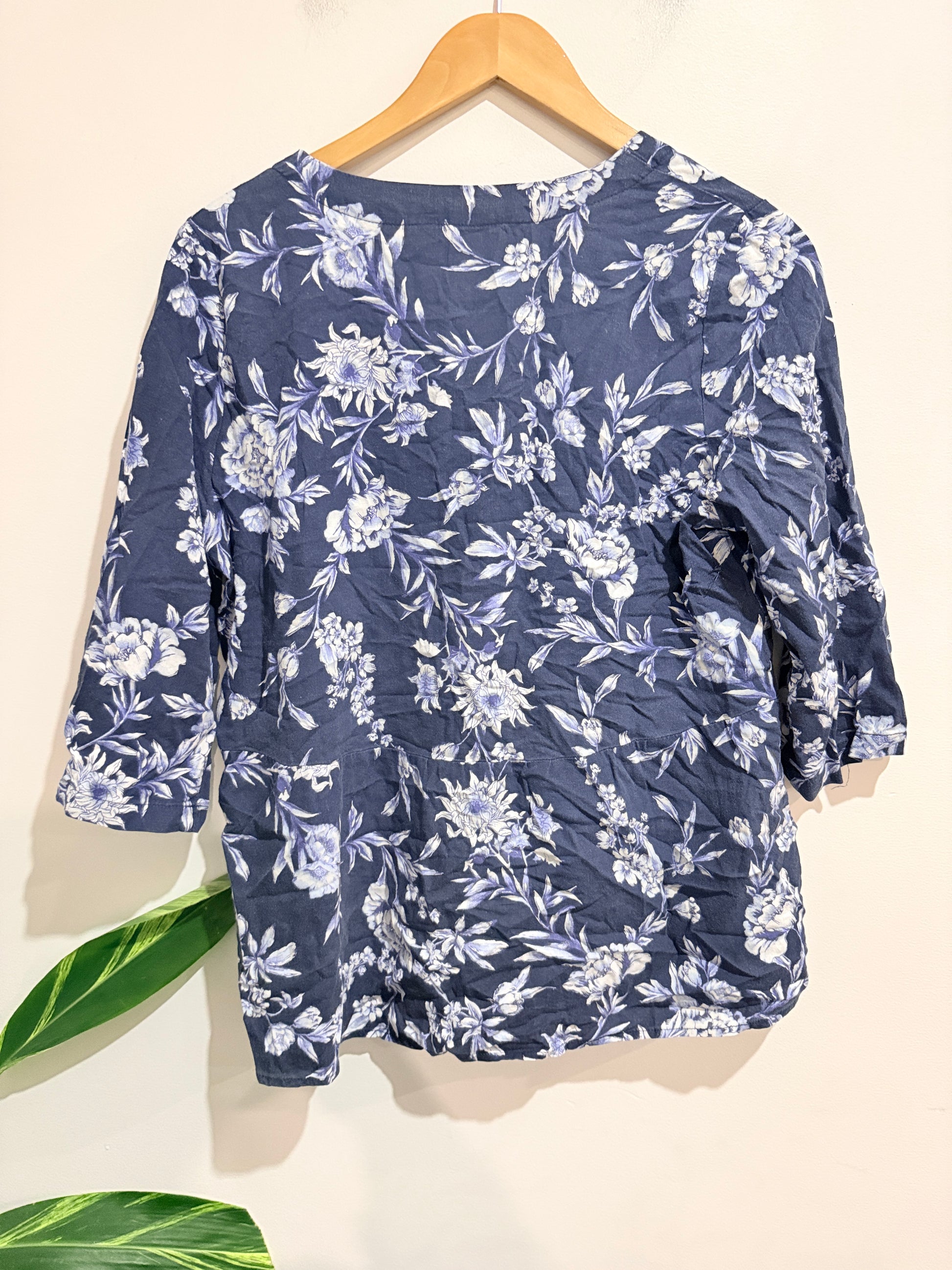 Katies Floral Print V-neck Shirt Size 14