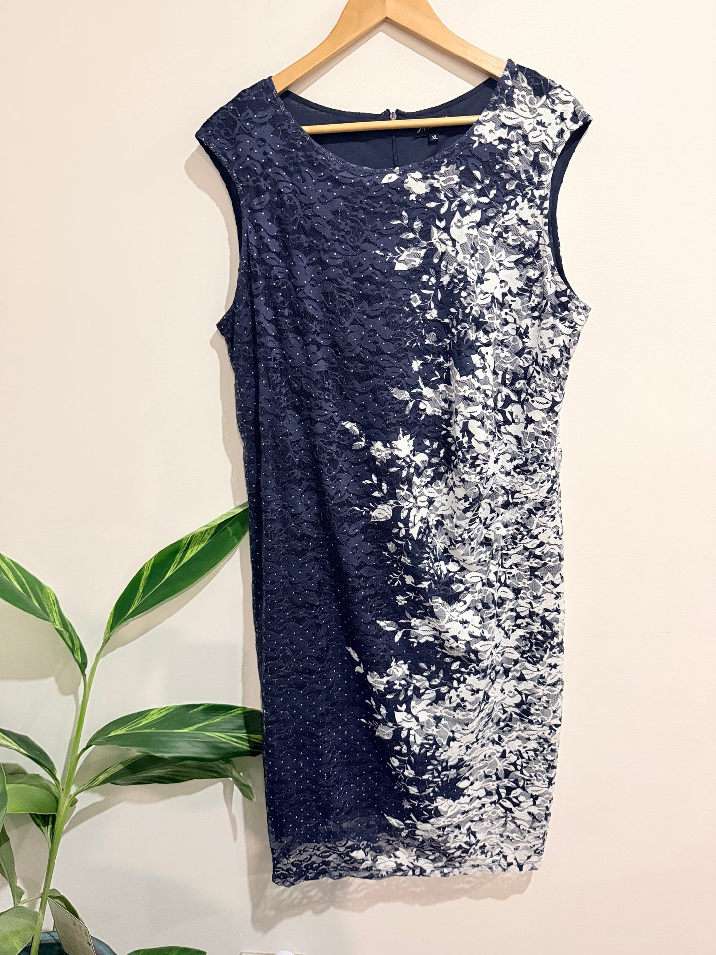 Mesmerise Floral And Spot Print Dress Size XL