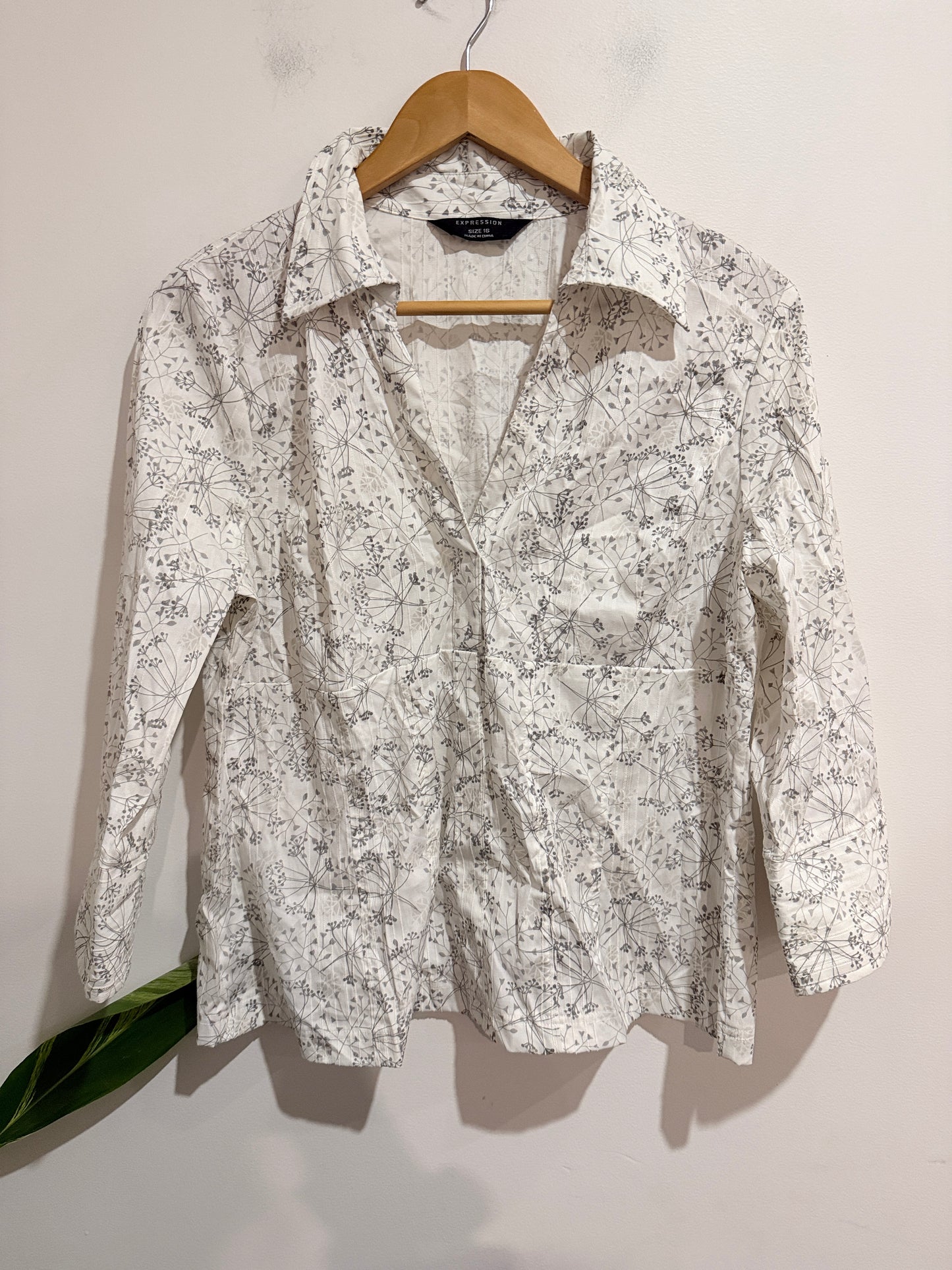 Expression Long-sleeved Button-down Blouse Size 16 | Bust: 105cm | Waist: 85cm | Hip: 110cm