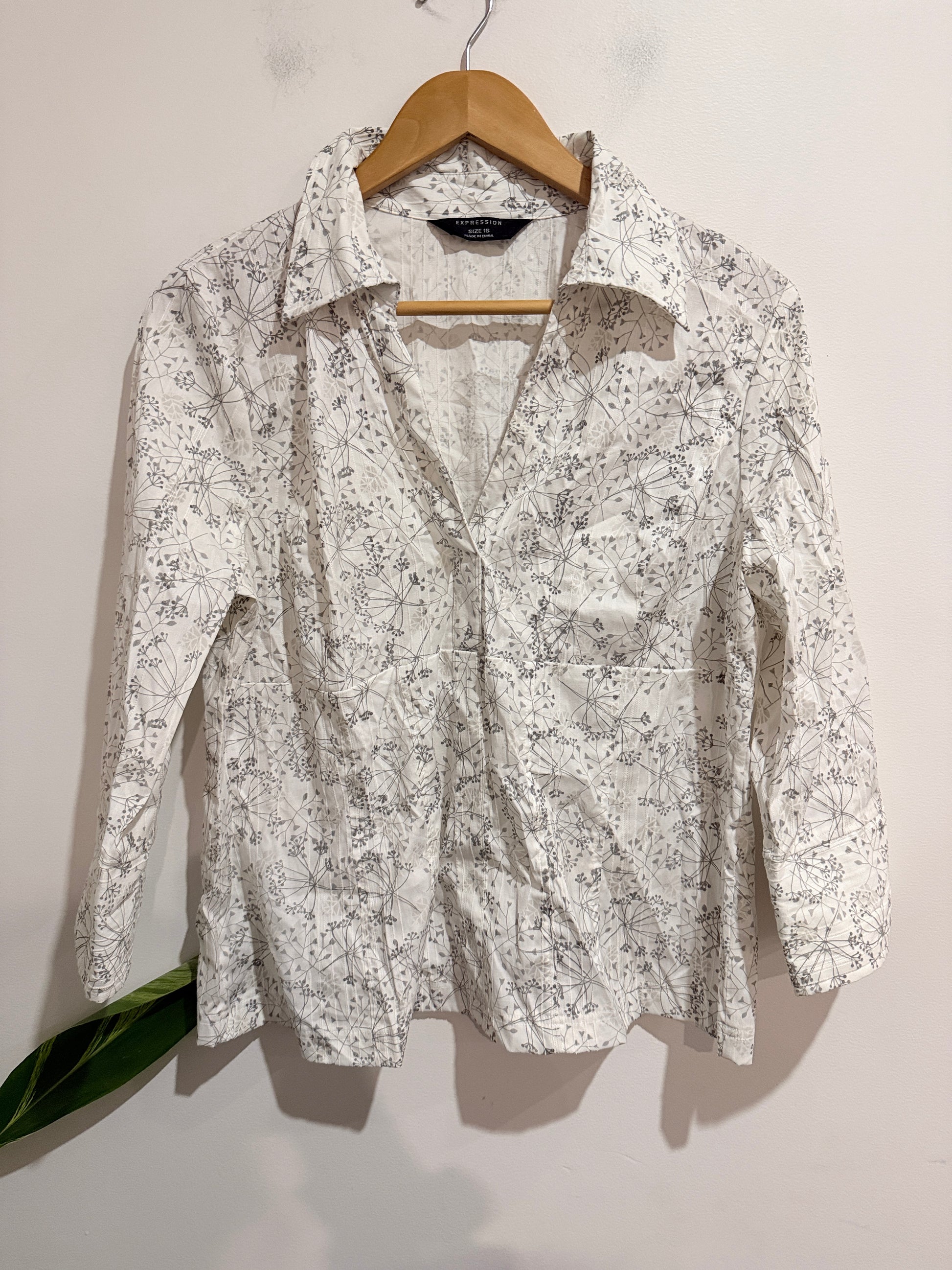 Expression Long-sleeved Button-down Blouse Size 16 | Bust: 105cm | Waist: 85cm | Hip: 110cm