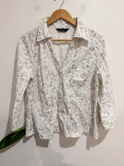 Expression Long-sleeved Button-down Blouse Size 16 | Bust: 105cm | Waist: 85cm | Hip: 110cm