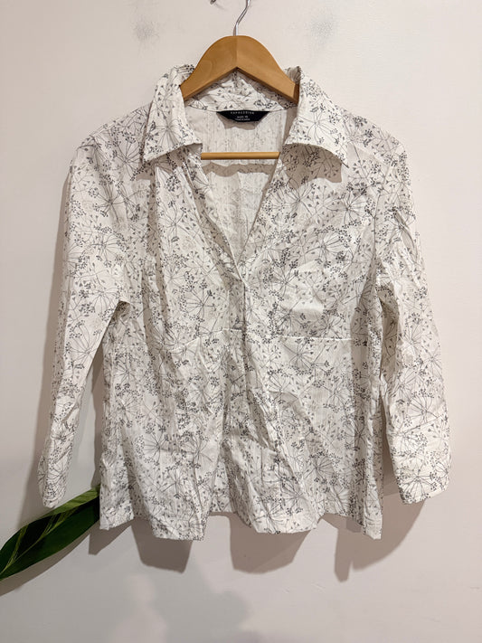 Expression Long-sleeved Button-down Blouse Size 16 | Bust: 105cm | Waist: 85cm | Hip: 110cm