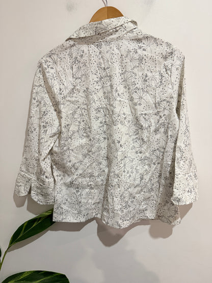 Expression Long-sleeved Button-down Blouse Size 16 | Bust: 105cm | Waist: 85cm | Hip: 110cm