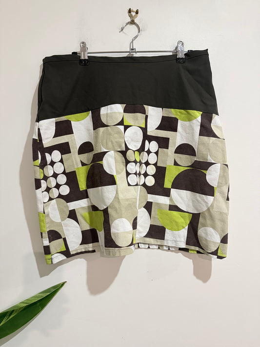 Nine Retro-inspired Mini Skirt Size L | Waist: 84cm