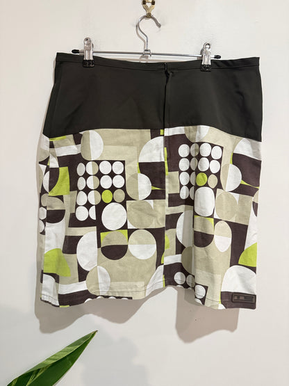 Nine Retro-inspired Mini Skirt Size L | Waist: 84cm