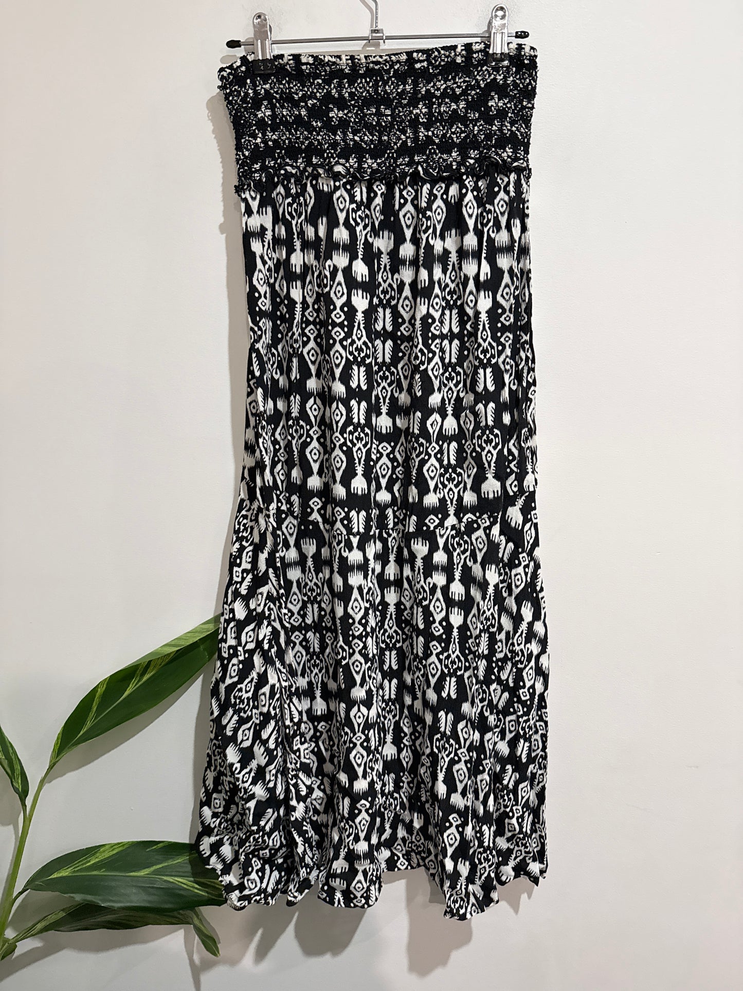 Abstract Print Maxi Dress Size U/Arm to U/Arm 32cm