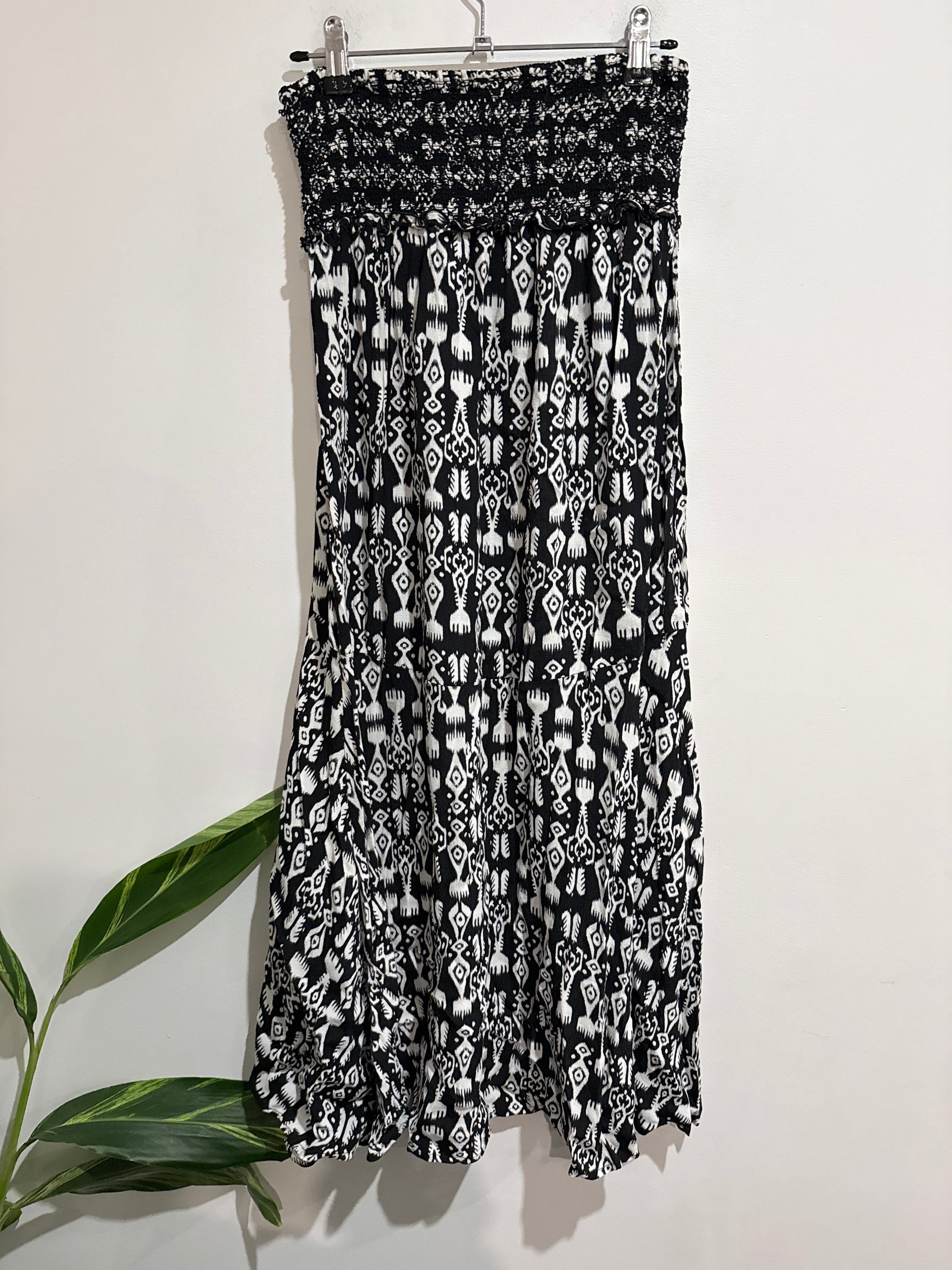 Abstract Print Maxi Dress Size U/Arm to U/Arm 32cm