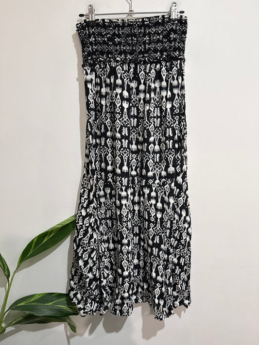 Abstract Print Maxi Dress Size U/Arm to U/Arm 32cm