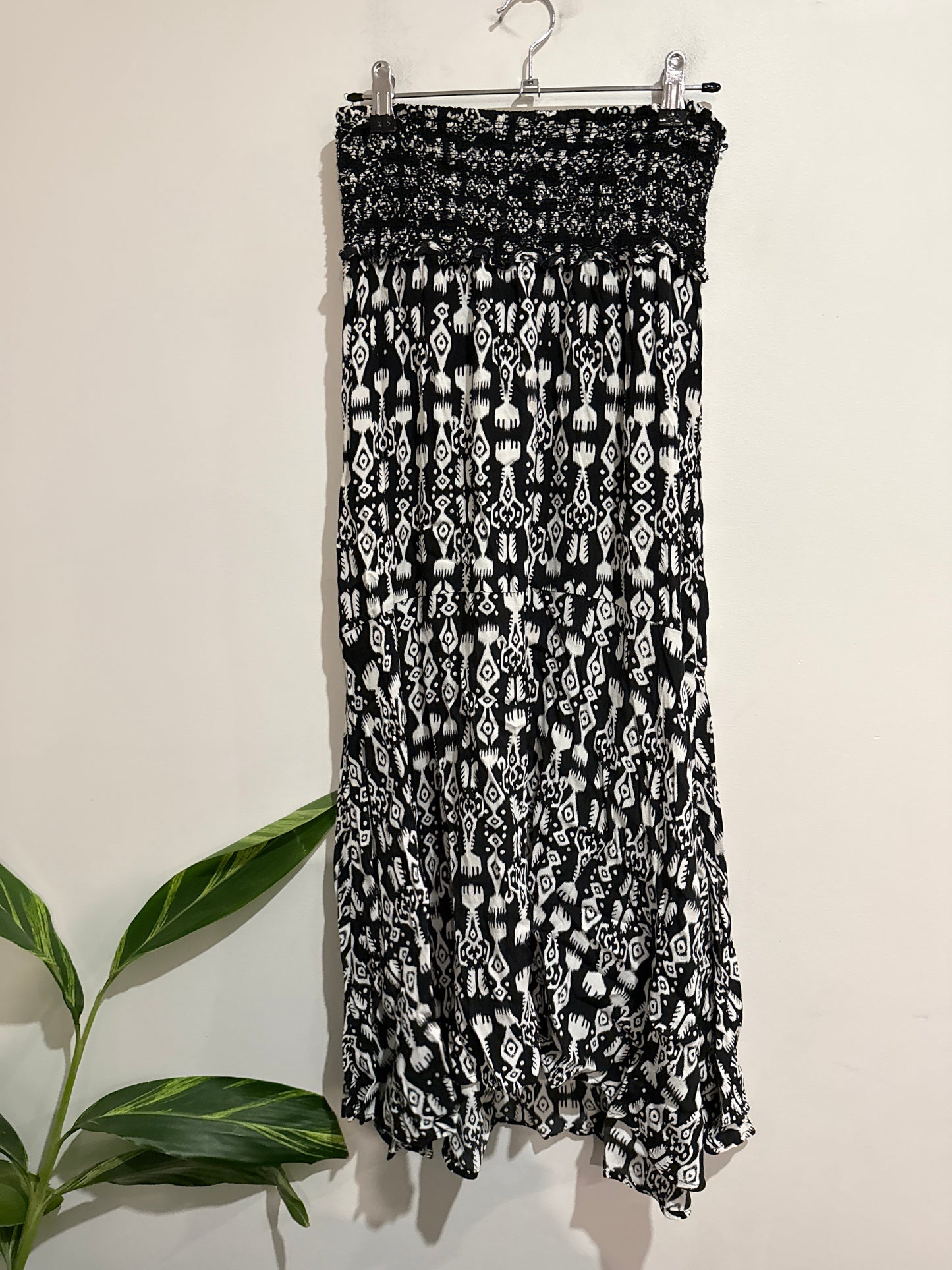 Abstract Print Maxi Dress Size U/Arm to U/Arm 32cm