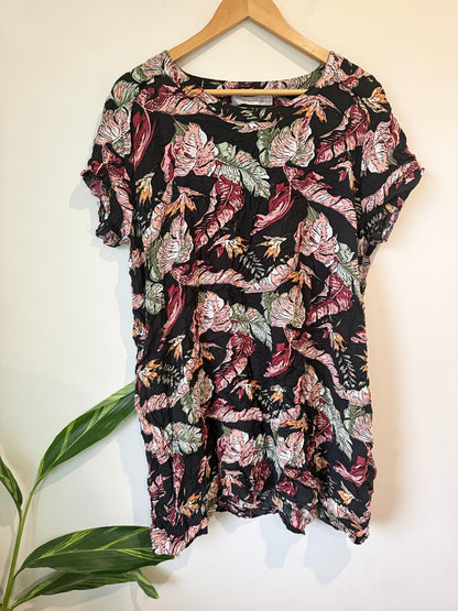 Missy D Short-sleeve Tropical Top Size 18 | U/Arm to U/Arm 54cm