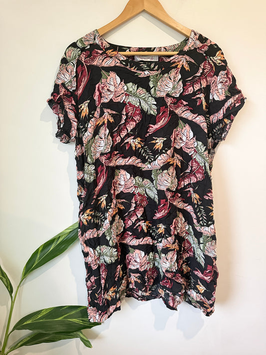 Missy D Short-sleeve Tropical Top Size 18 | U/Arm to U/Arm 54cm