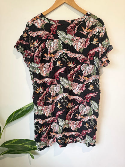 Missy D Short-sleeve Tropical Top Size 18 | U/Arm to U/Arm 54cm