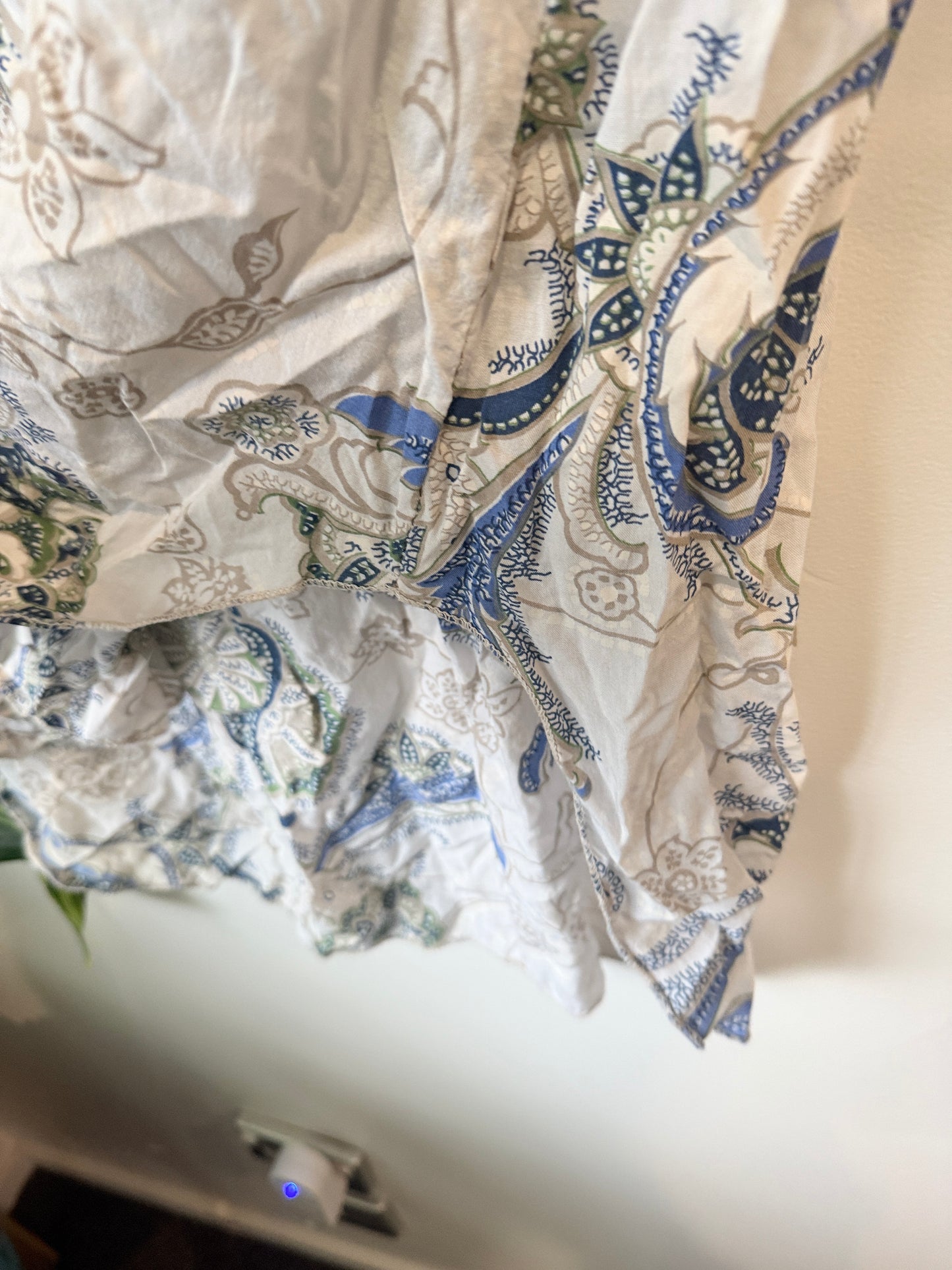 Brand Unknown Paisley Print Tunic-style Blouse Size U/arm to U/Arm 63cm