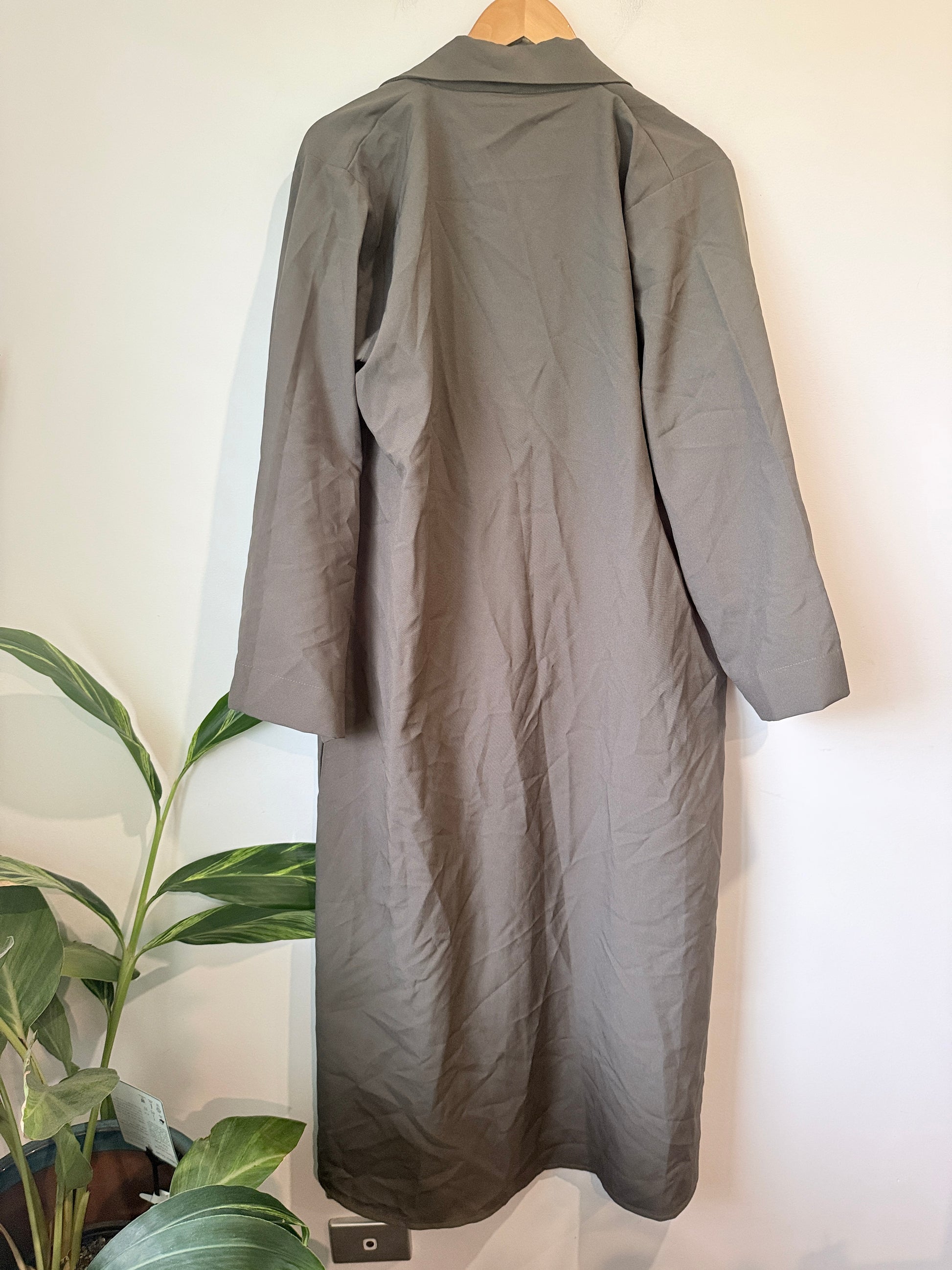 Brand Unknown Blazer-style Abaya Size U/Arm to U/Arm 58cm