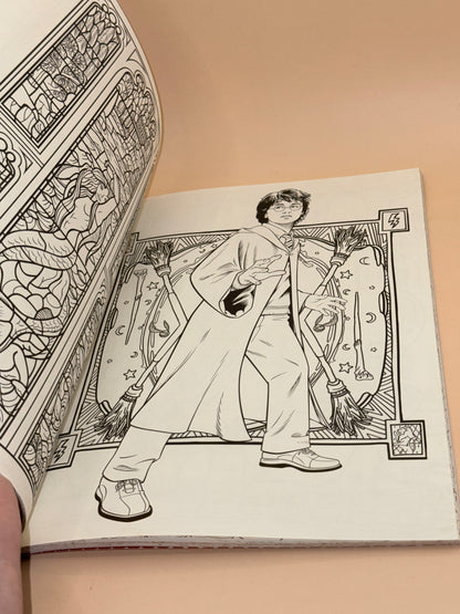 Harry Potter: Magical Places & Characters Colouring Book