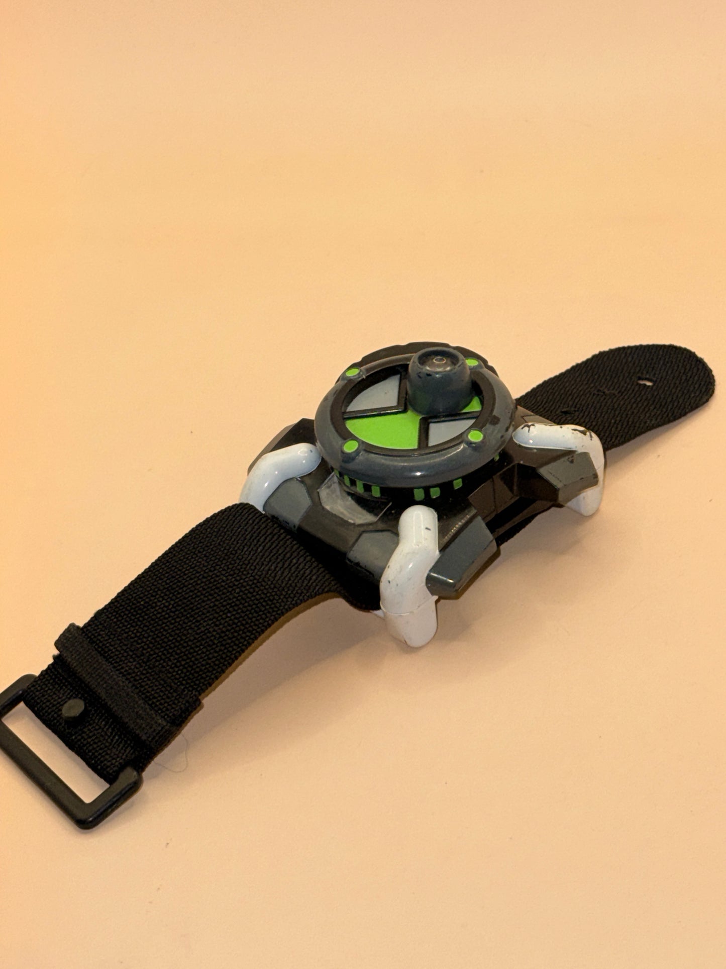Bandai 2006 Ben 10 Omnitrix Wrist Toy Watch by Bandai (2006)