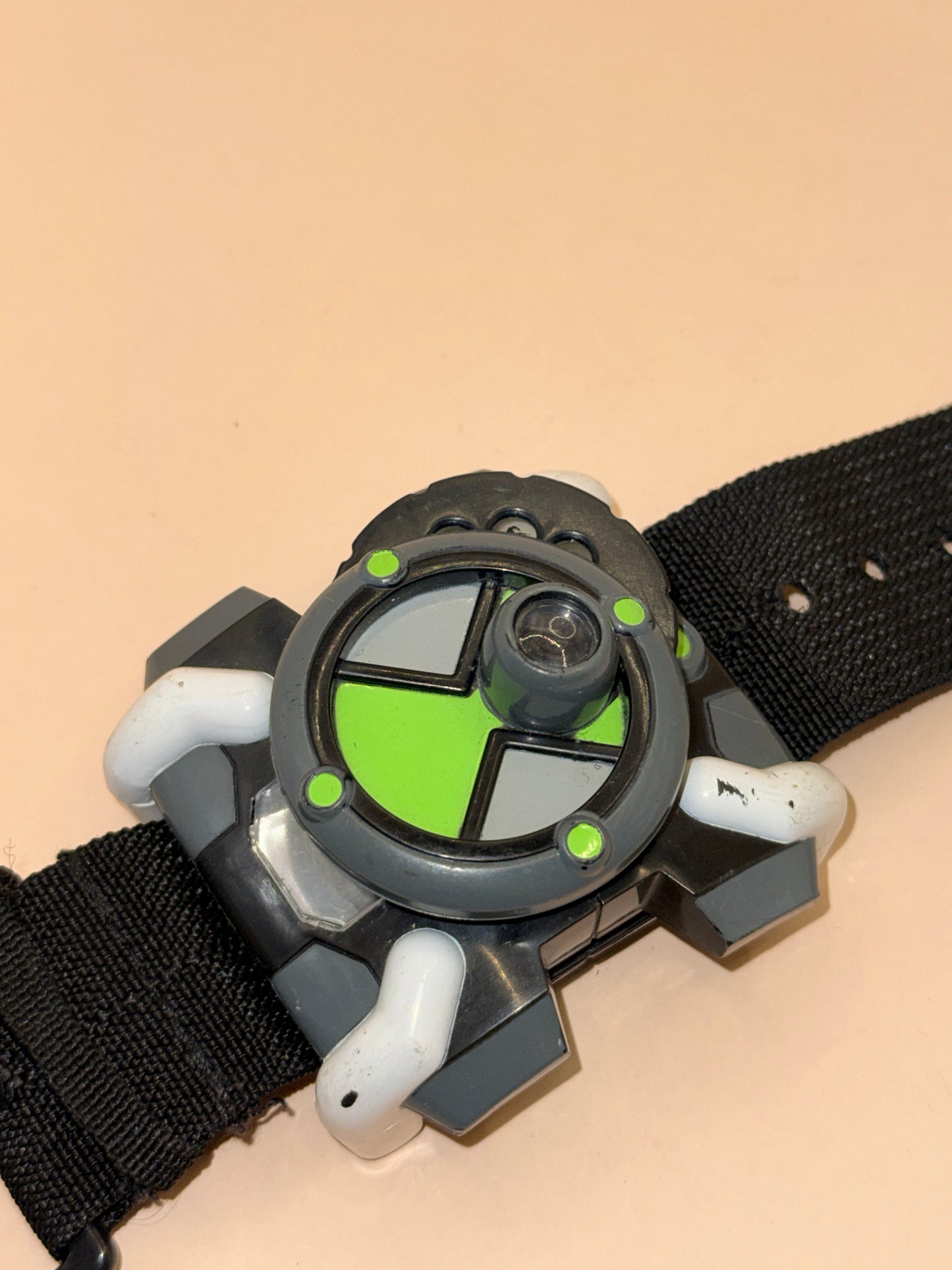 Bandai 2006 Ben 10 Omnitrix Wrist Viewfinder by Bandai
