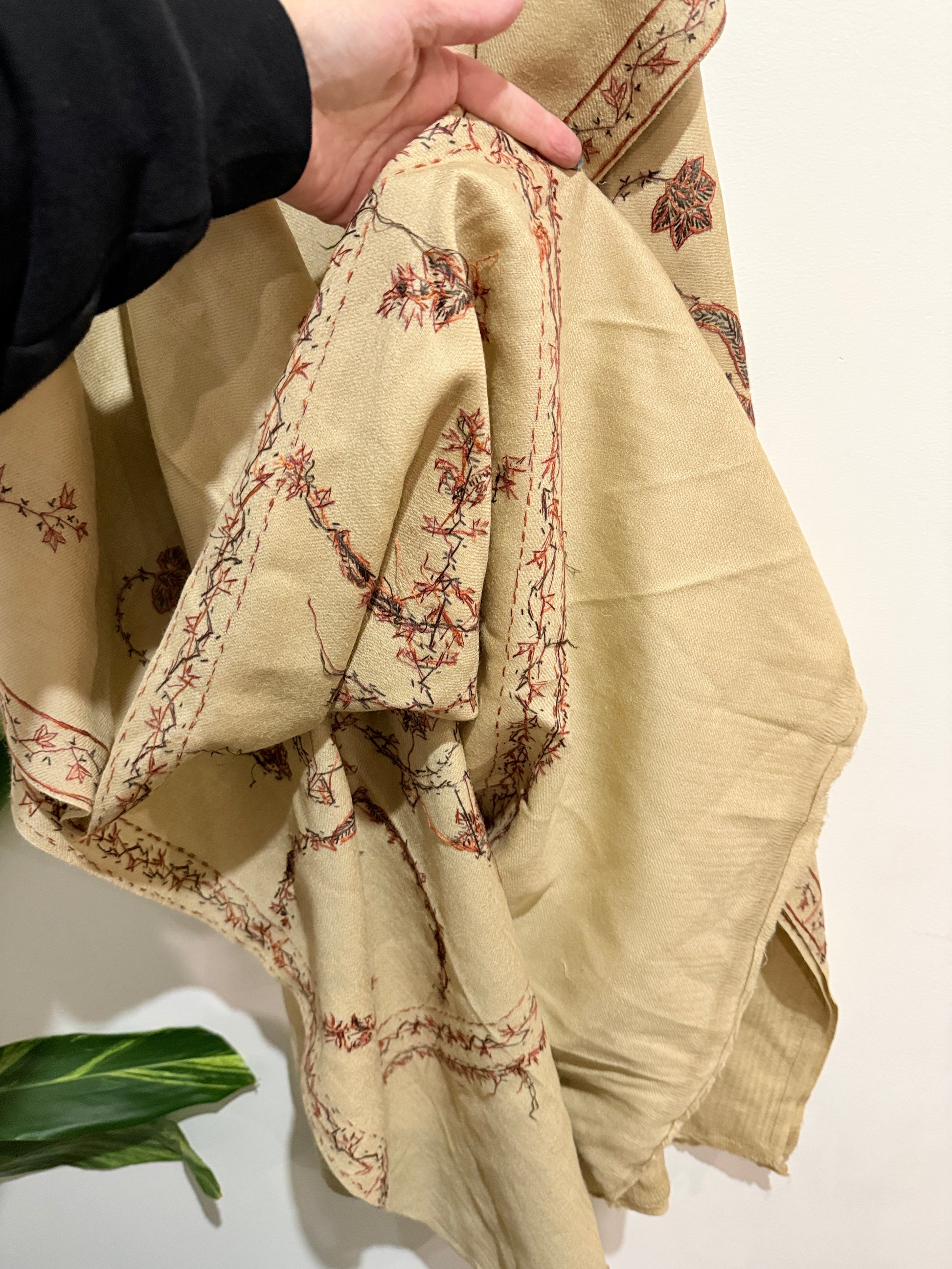 Kasrimiri Sozni Shawl