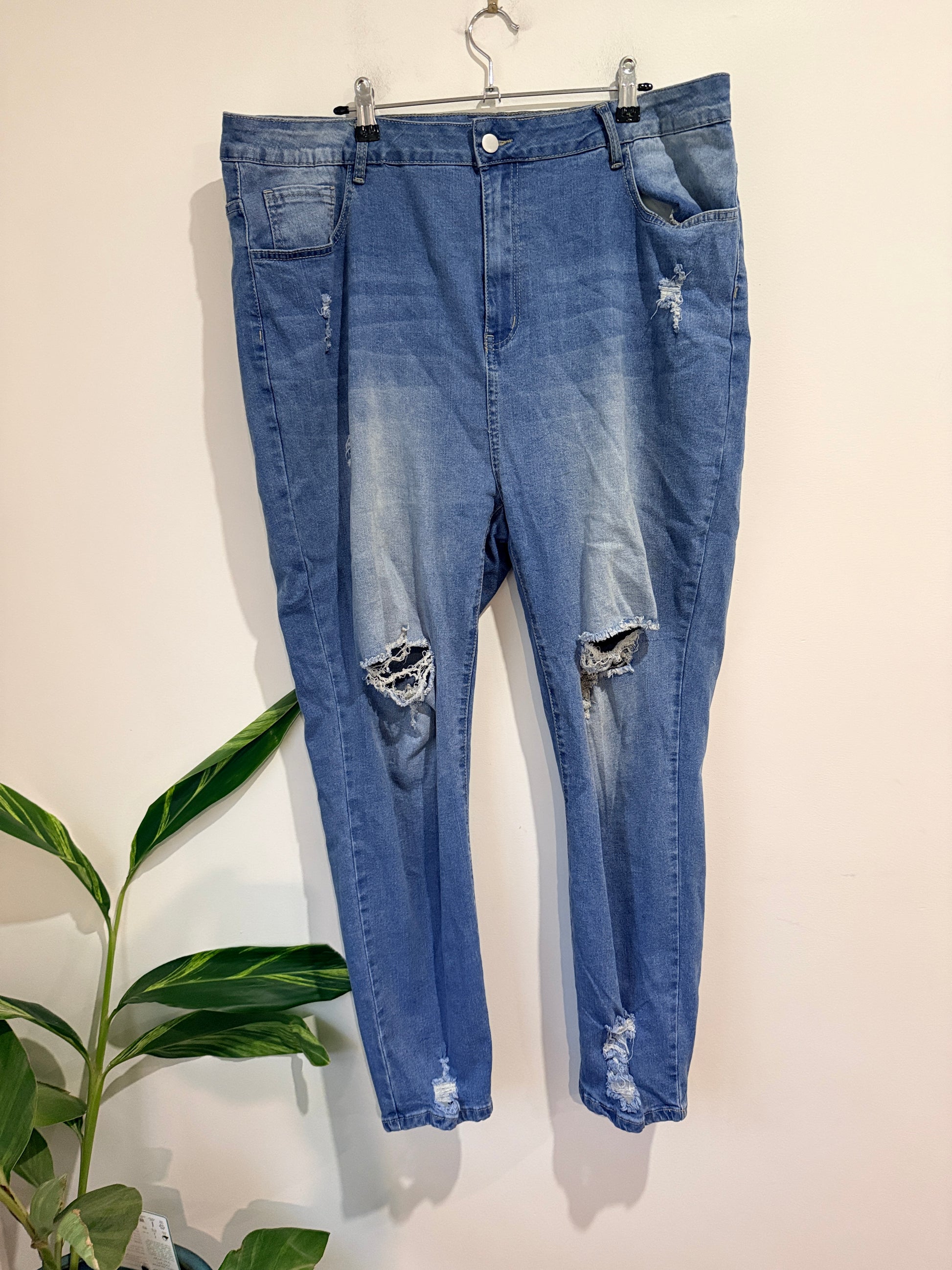 Shein High-waisted, Distressed Skinny Jeans Size 4XL | Waist: 102cm