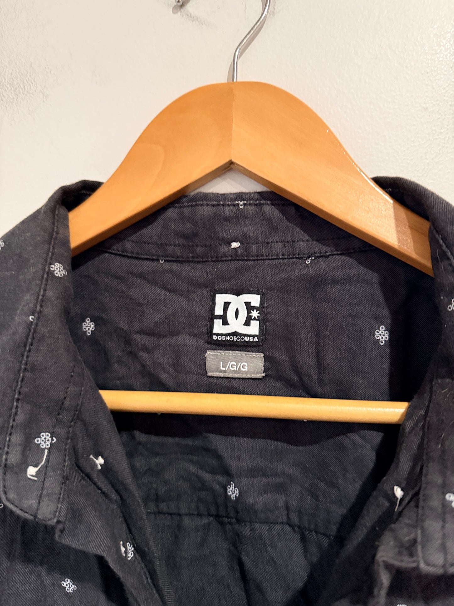DC Short-sleeve Button-down Shirt Size L/G/G