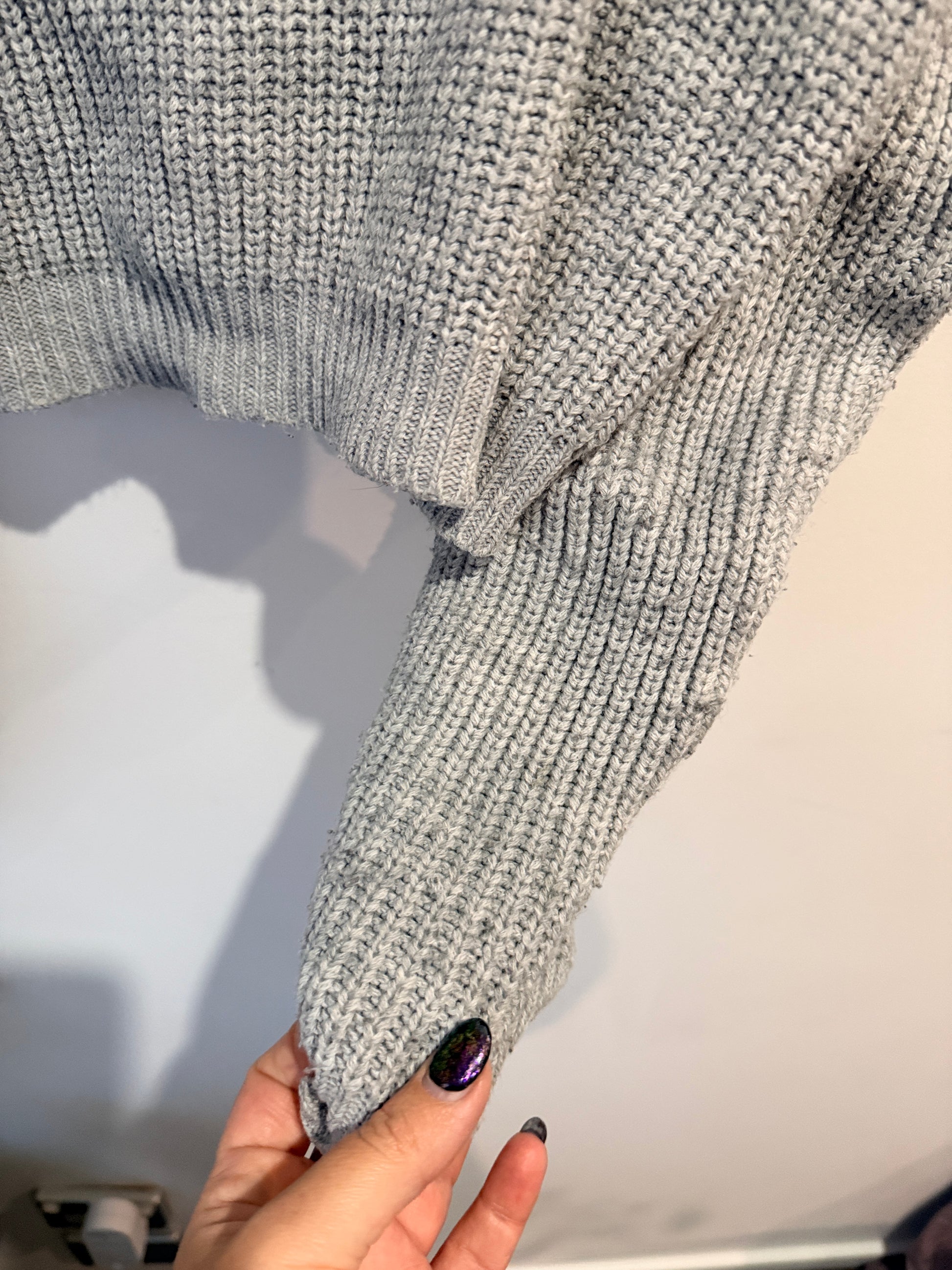 Boohoo V-neck Sweater Size L