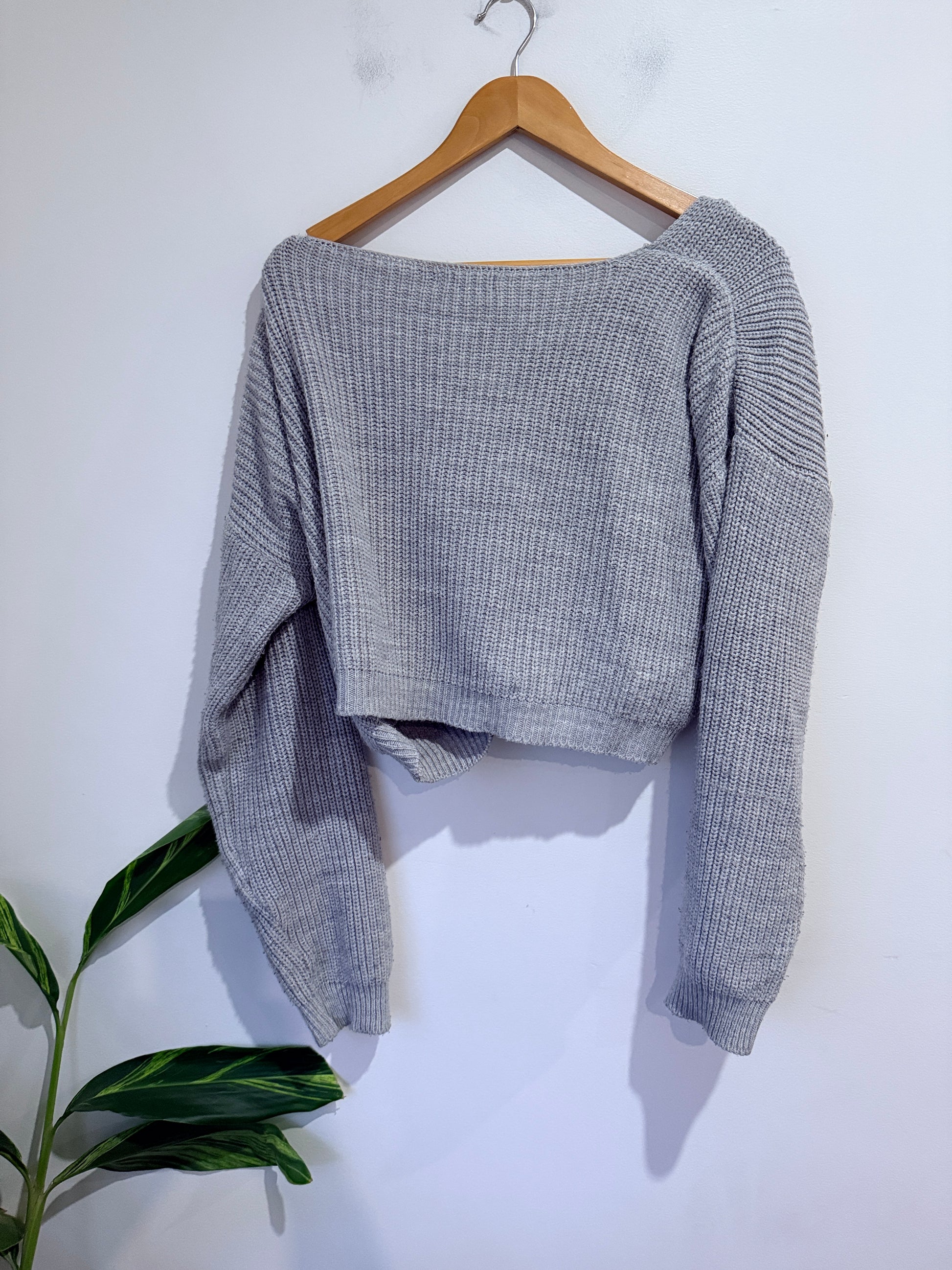 Boohoo V-neck Sweater Size L