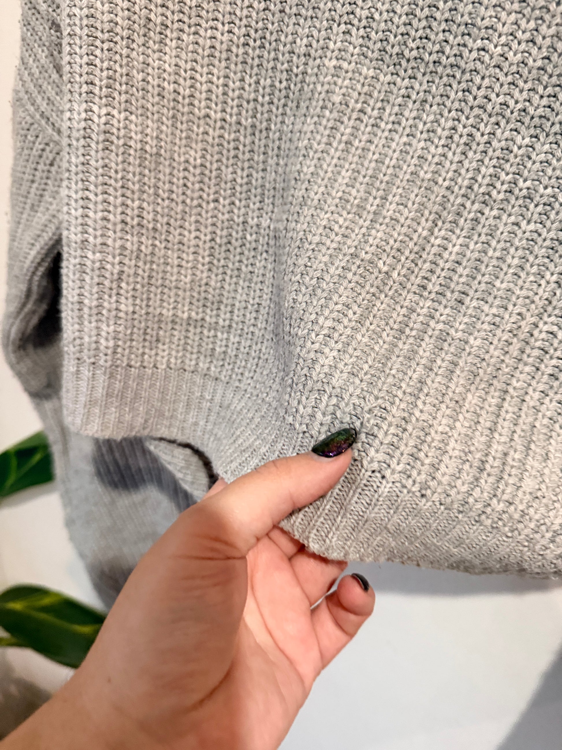 Boohoo V-neck Sweater Size L