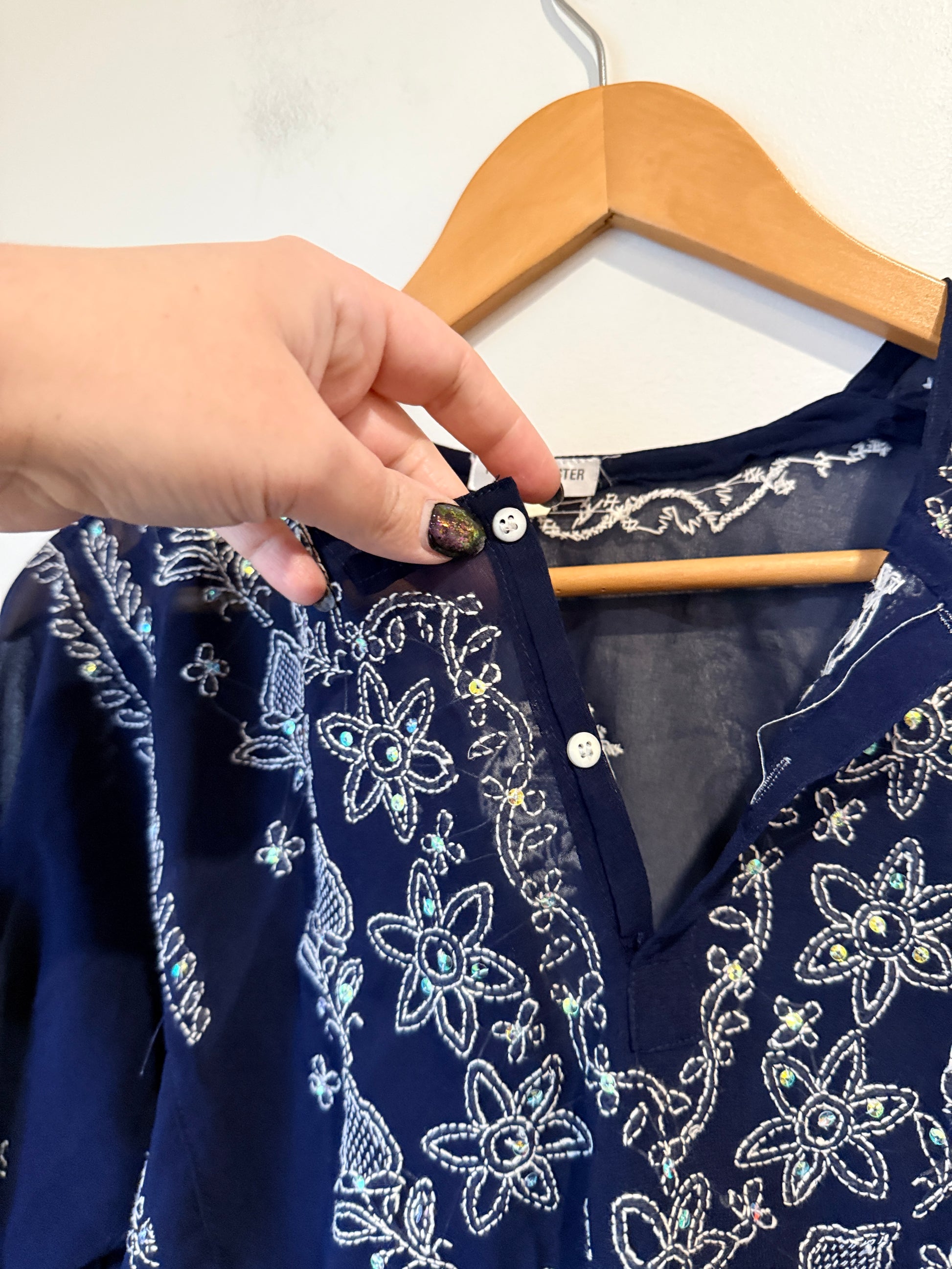 Brand Unknown Embroidered Silk Tunic Top Size U/Arm to U/Arm 52cm